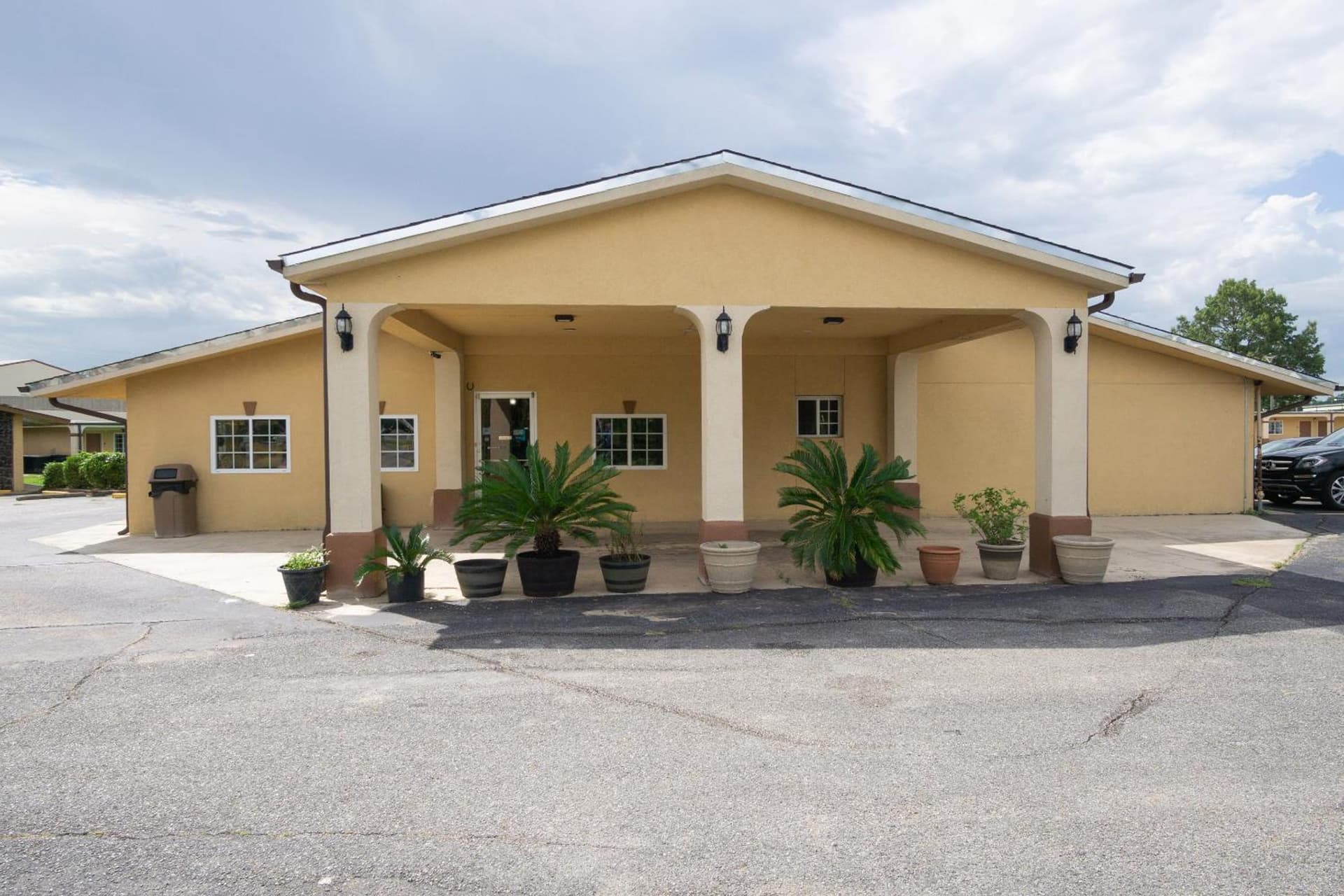 Woodridge Inn and Suites — hotel in Miami, Oklahoma