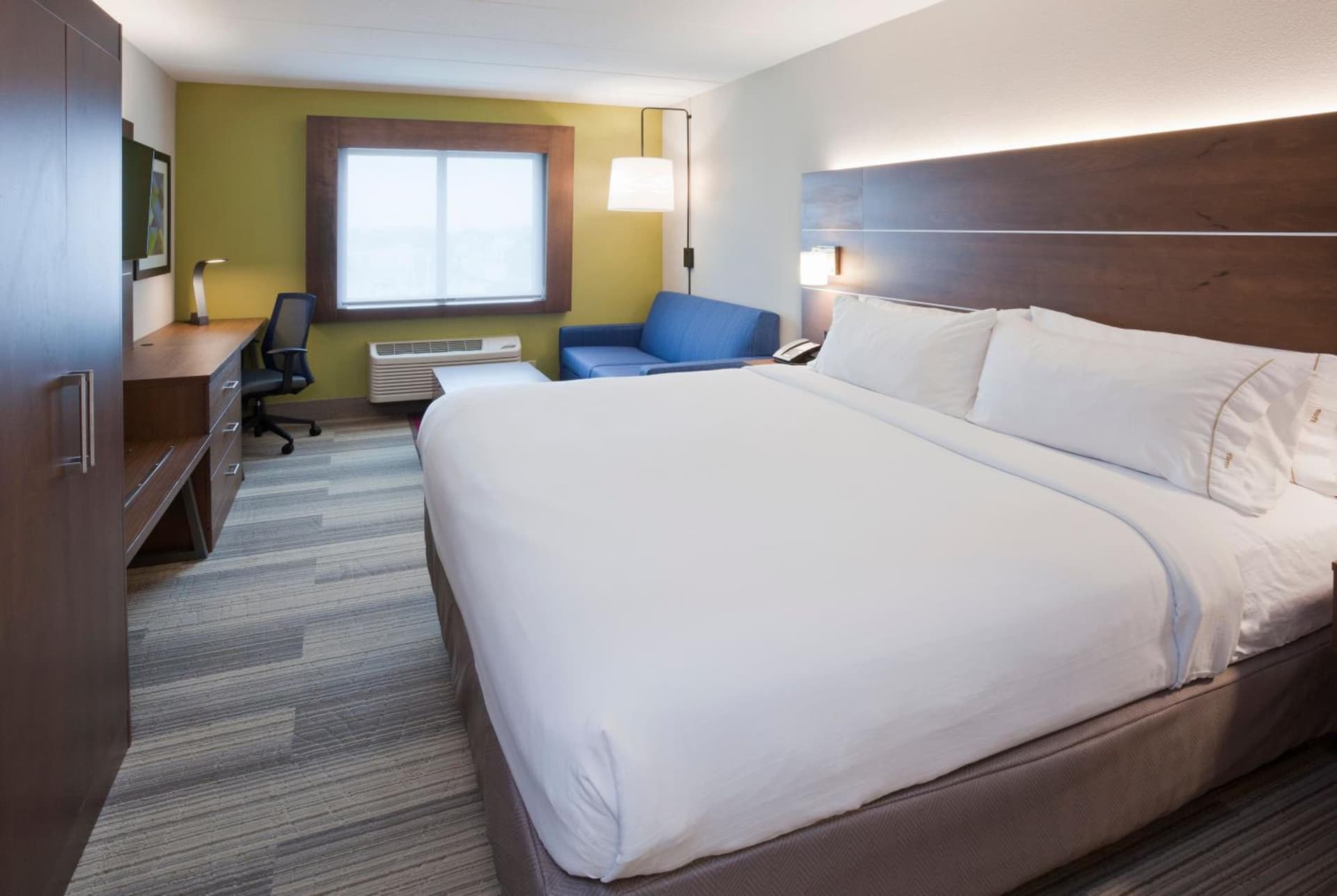 Holiday Inn Express Roseville-St. Paul by IHG property views in Roseville, MN — gallery photo 3