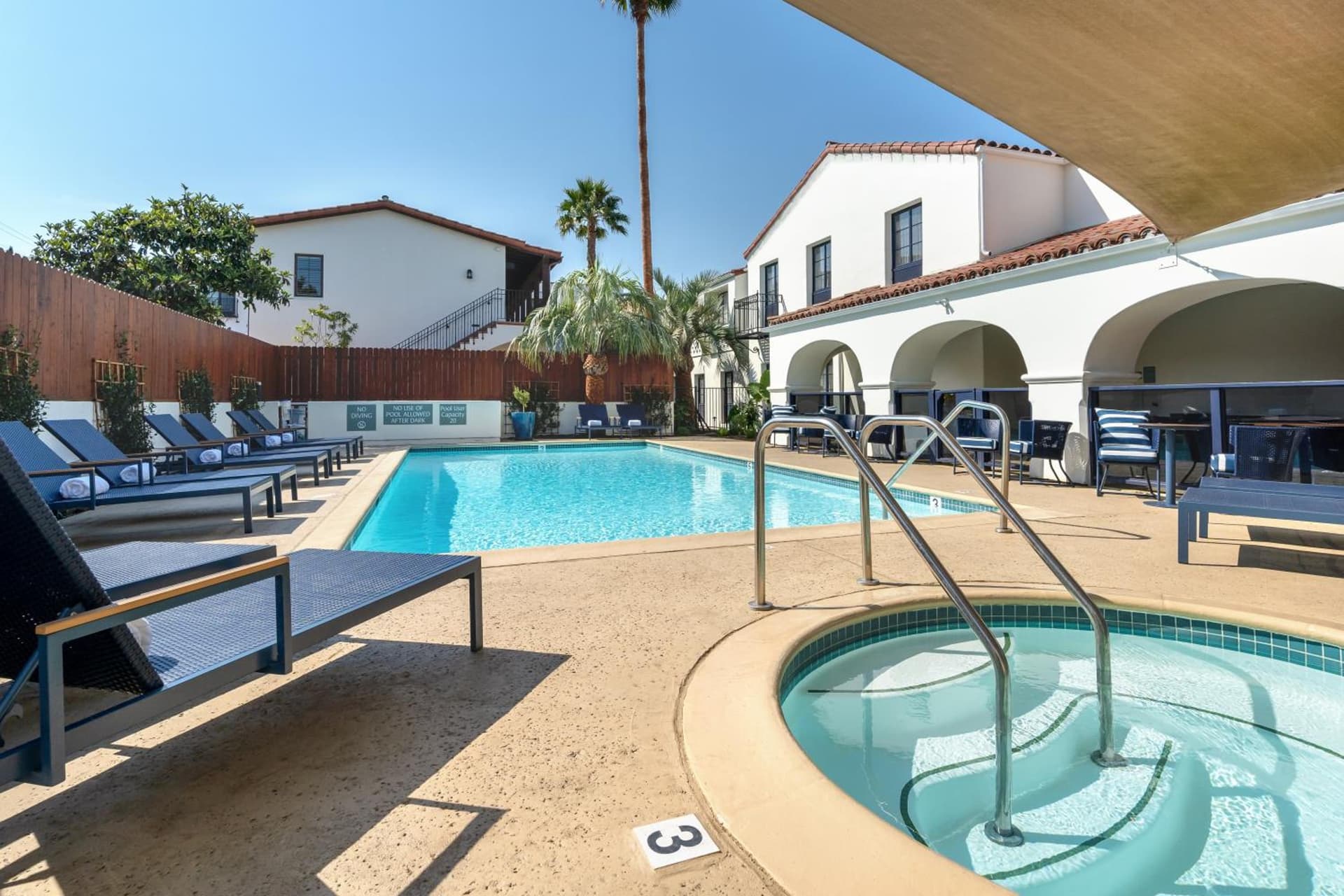 Mason Beach Inn interior in Santa Barbara, CA — gallery photo 2