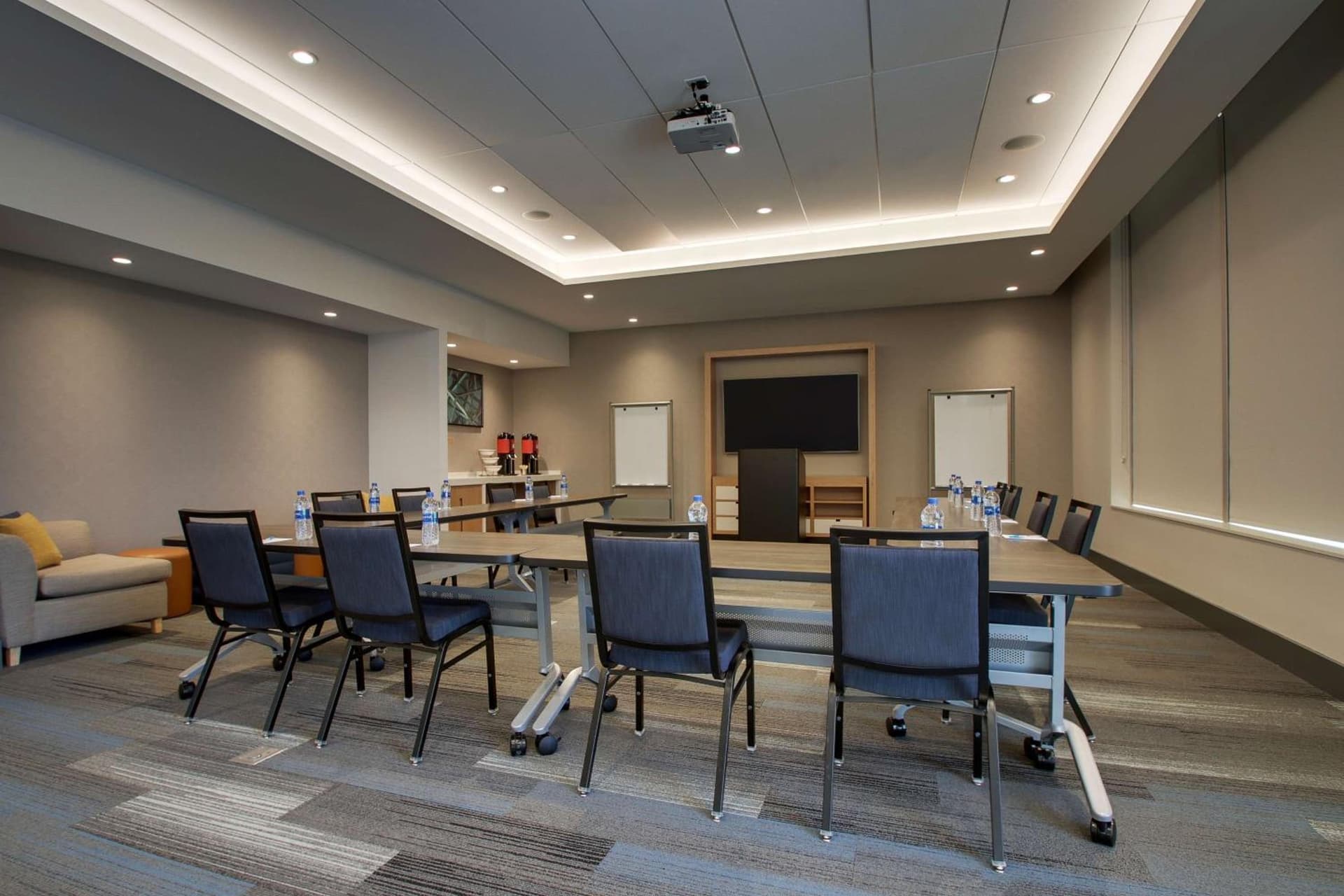 Hyatt House Oak Brook property views in Oak Brook, IL — gallery photo 3