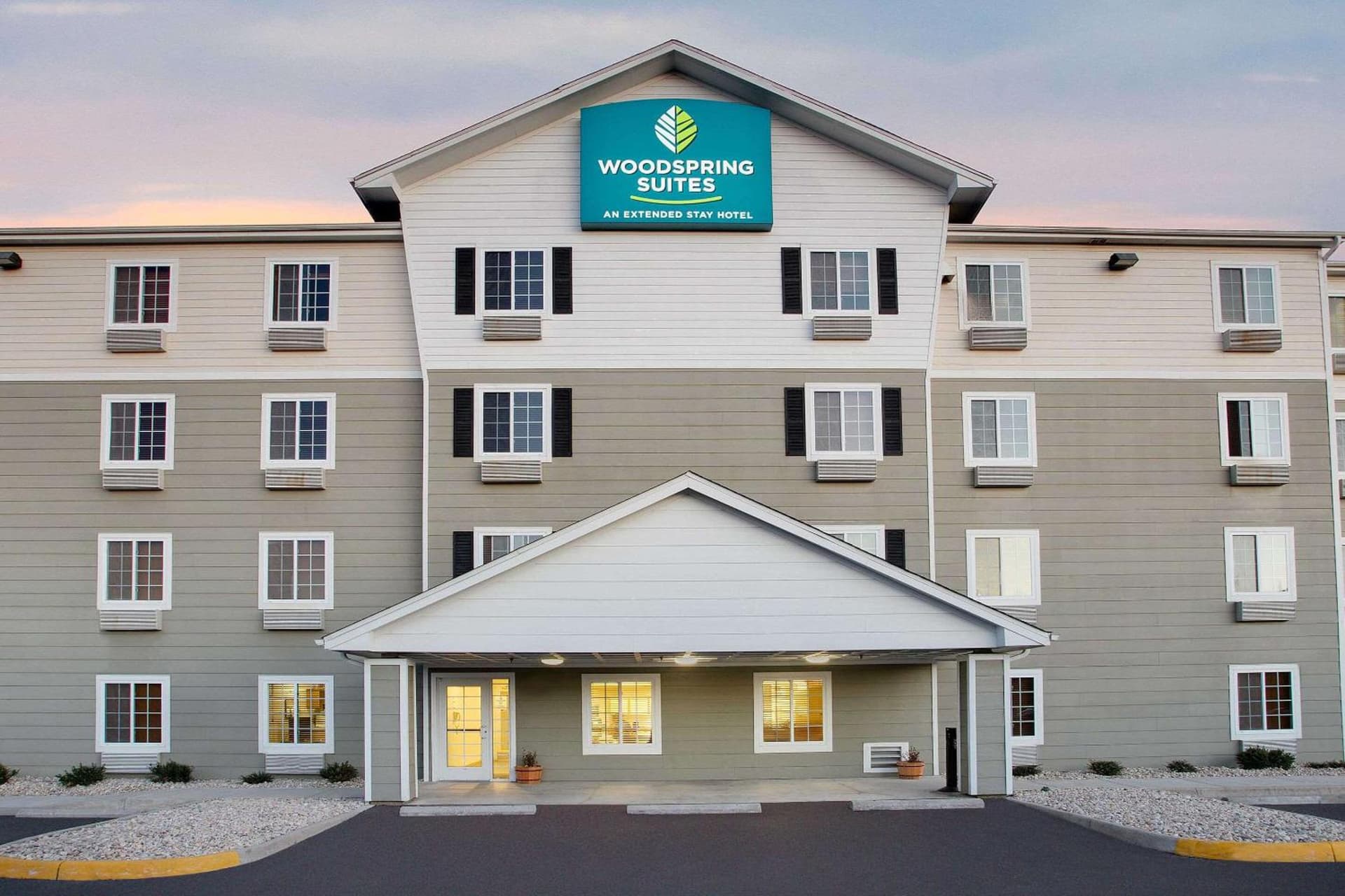 WoodSpring Suites Colonial Heights Fort Lee property views in Colonial Heights, VA — gallery photo 3