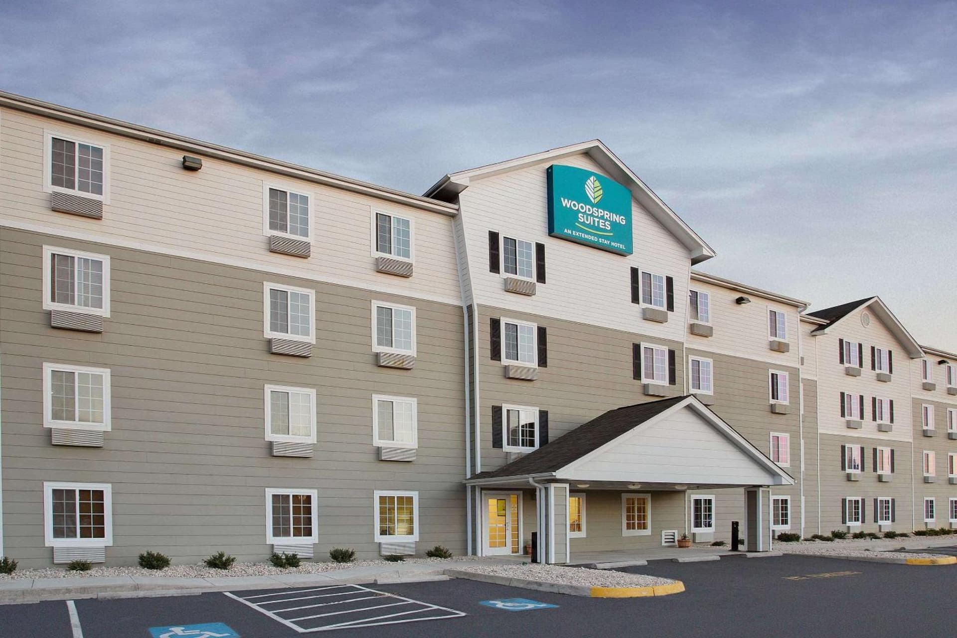 WoodSpring Suites Colonial Heights Fort Lee interior in Colonial Heights, VA — gallery photo 2