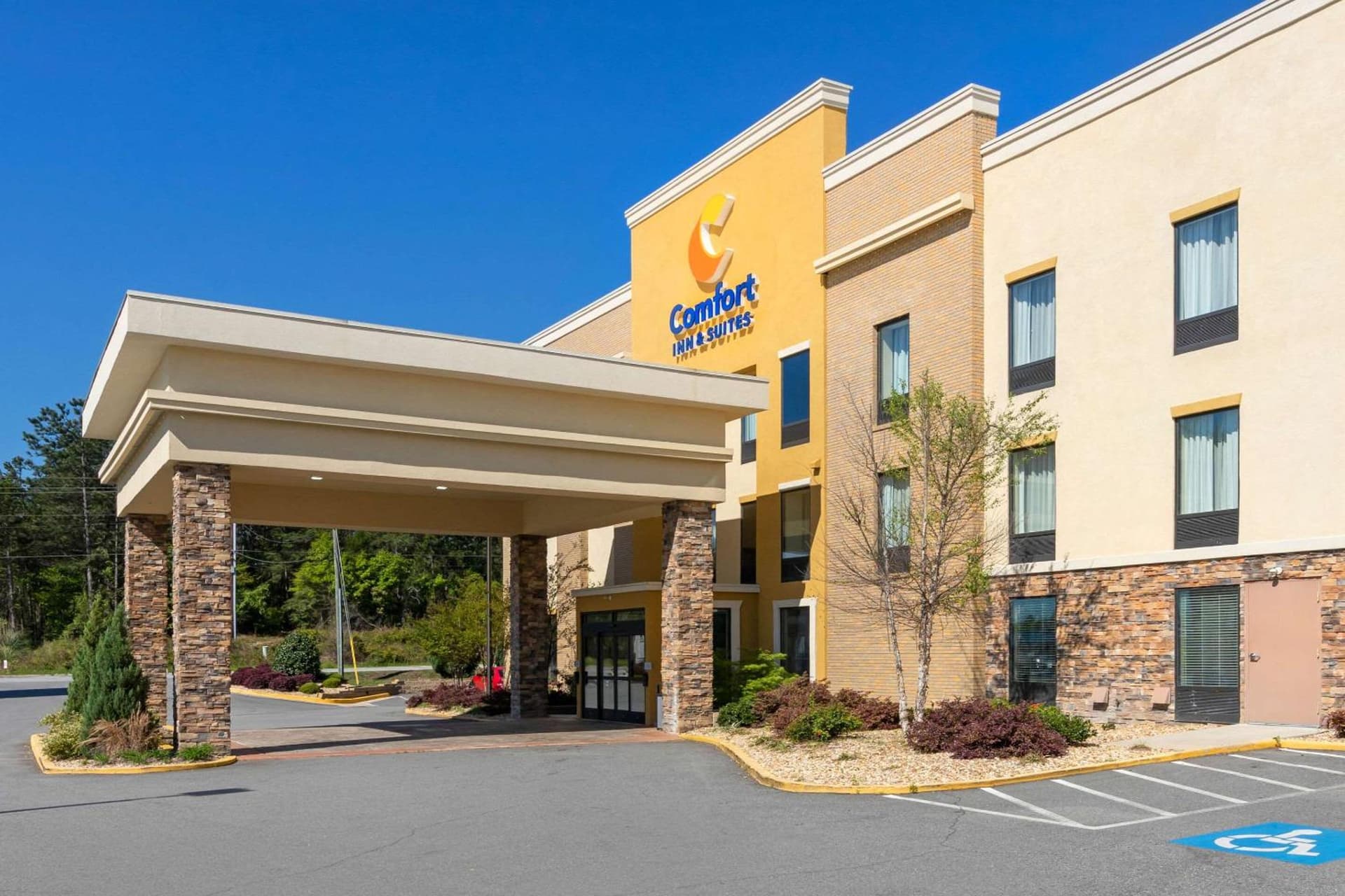 Comfort Inn & Suites Macon West interior in Macon, GA — gallery photo 2