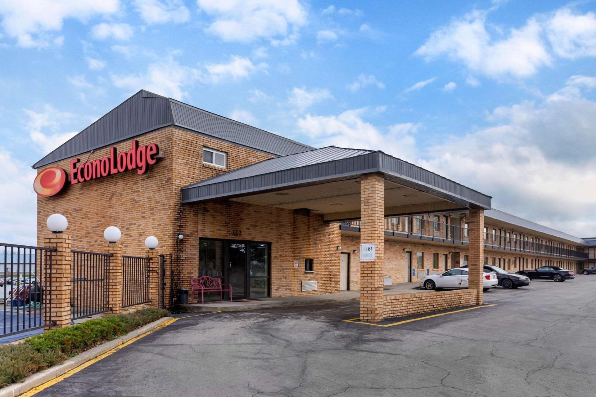 Econo Lodge Belton - Kansas City South property views in Belton, MO — gallery photo 3