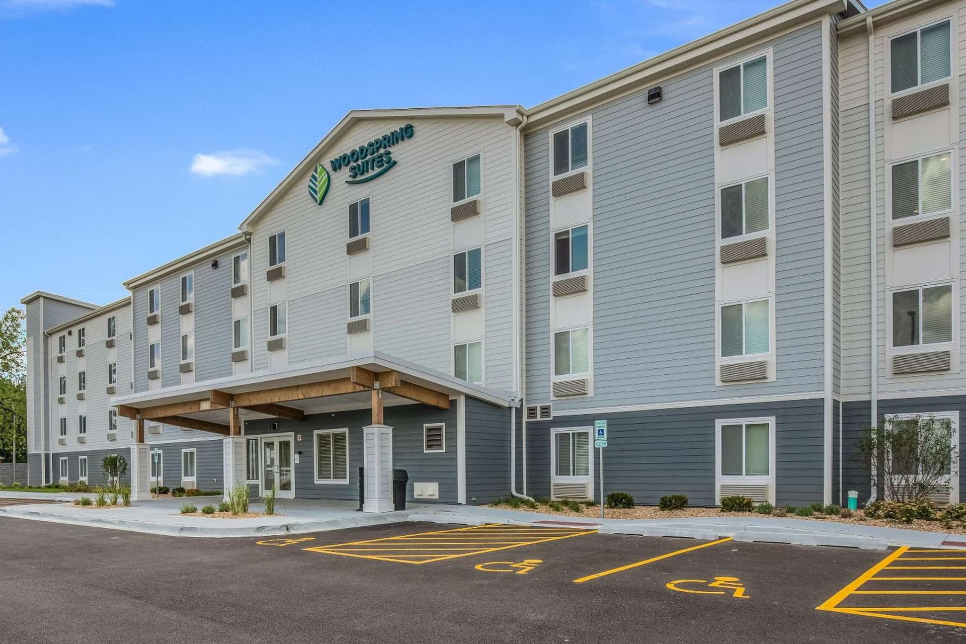 WoodSpring Suites Chicago Midway interior in Burbank, IL — gallery photo 2
