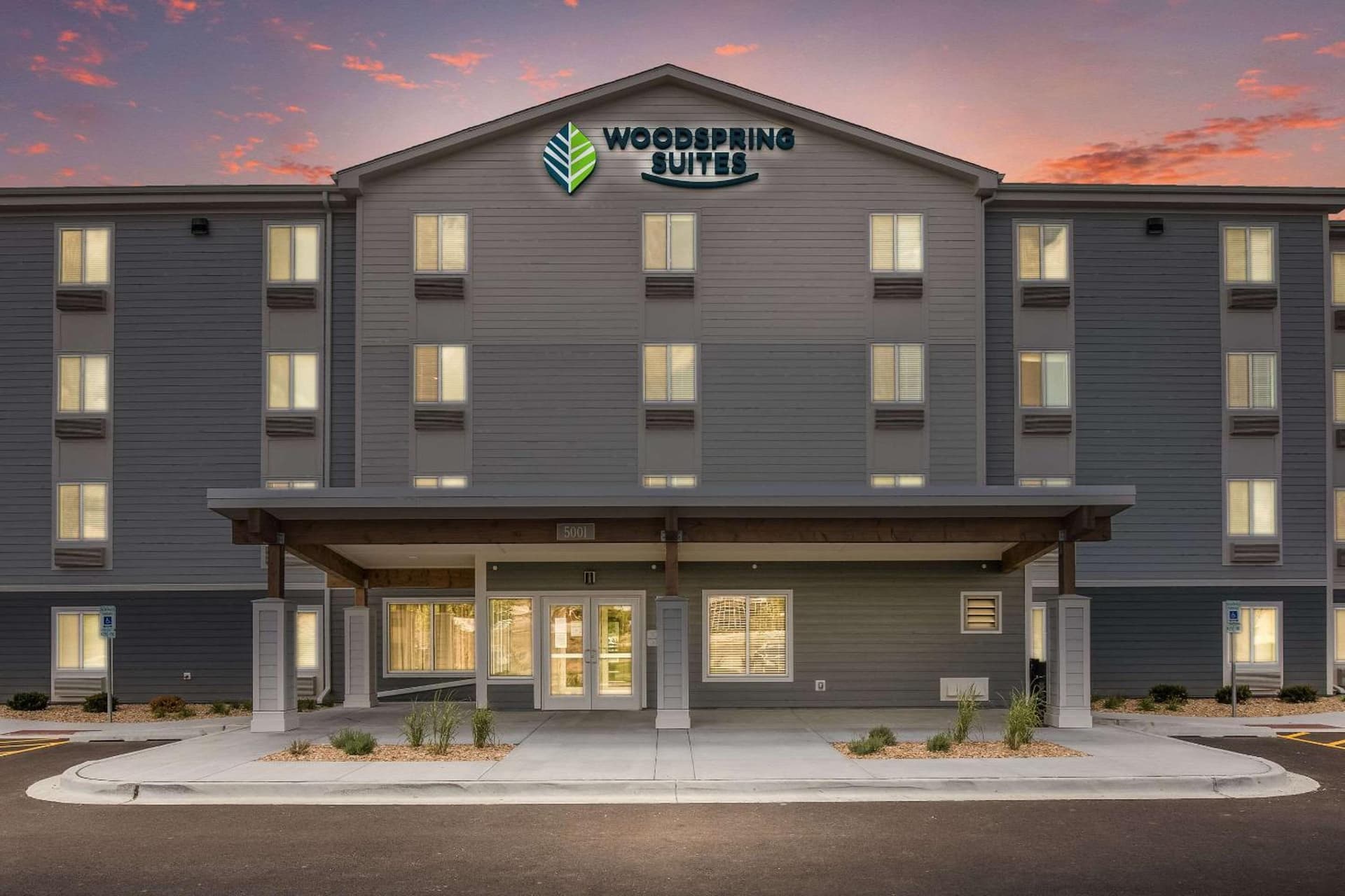 WoodSpring Suites Chicago Midway property views in Burbank, IL — gallery photo 3