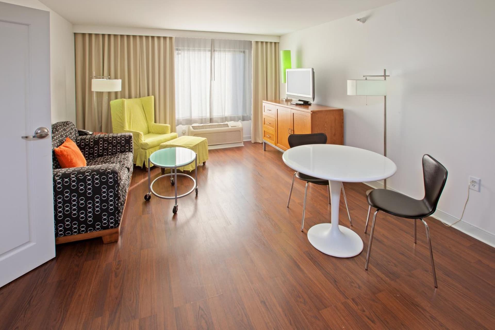 Holiday Inn Express Indianapolis - Fishers by IHG interior in Fishers, IN — gallery photo 2