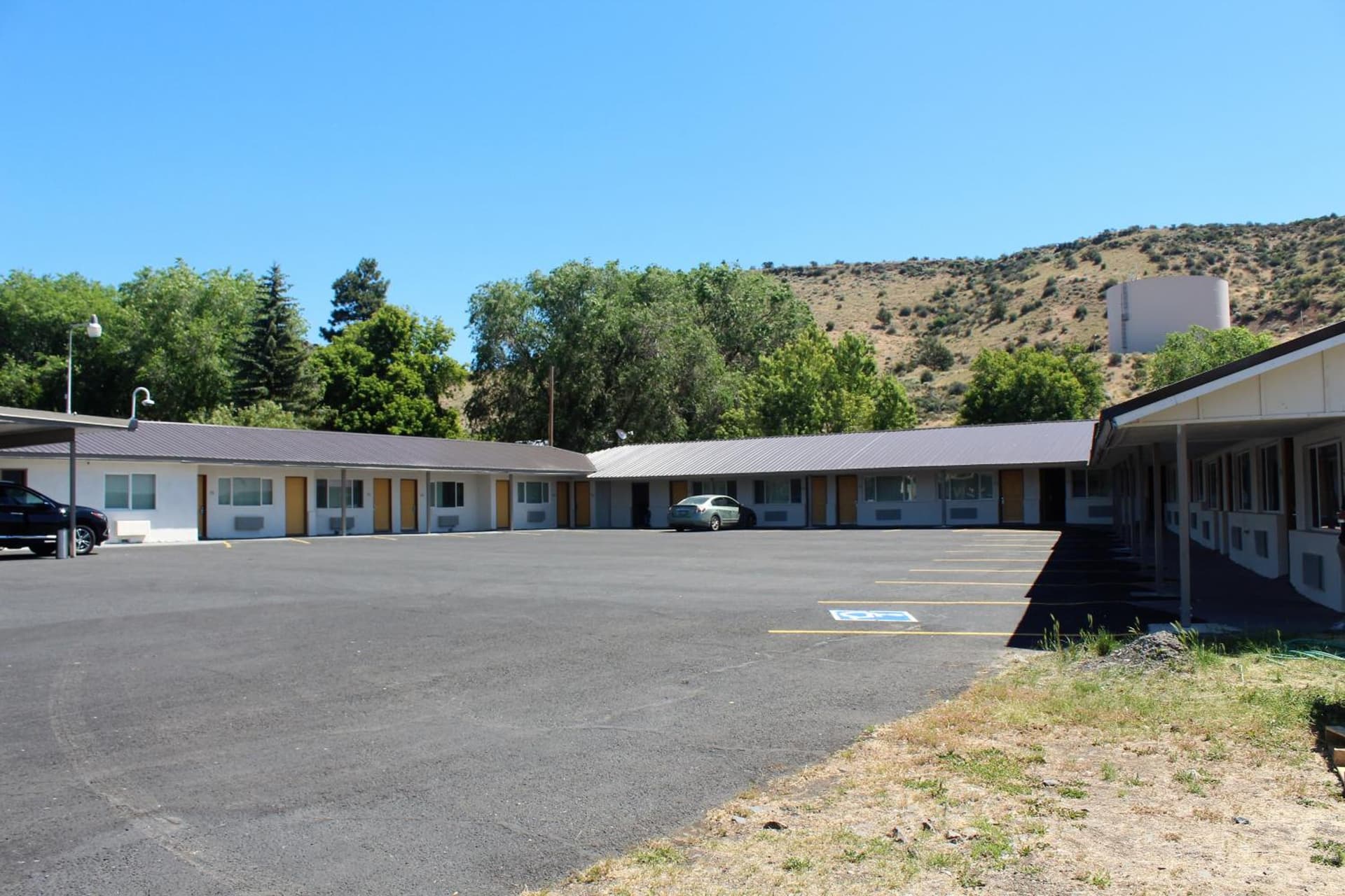 Oregon Trail Inn and Suites featured exterior or lobby in Lakeview, OR — similar hotel