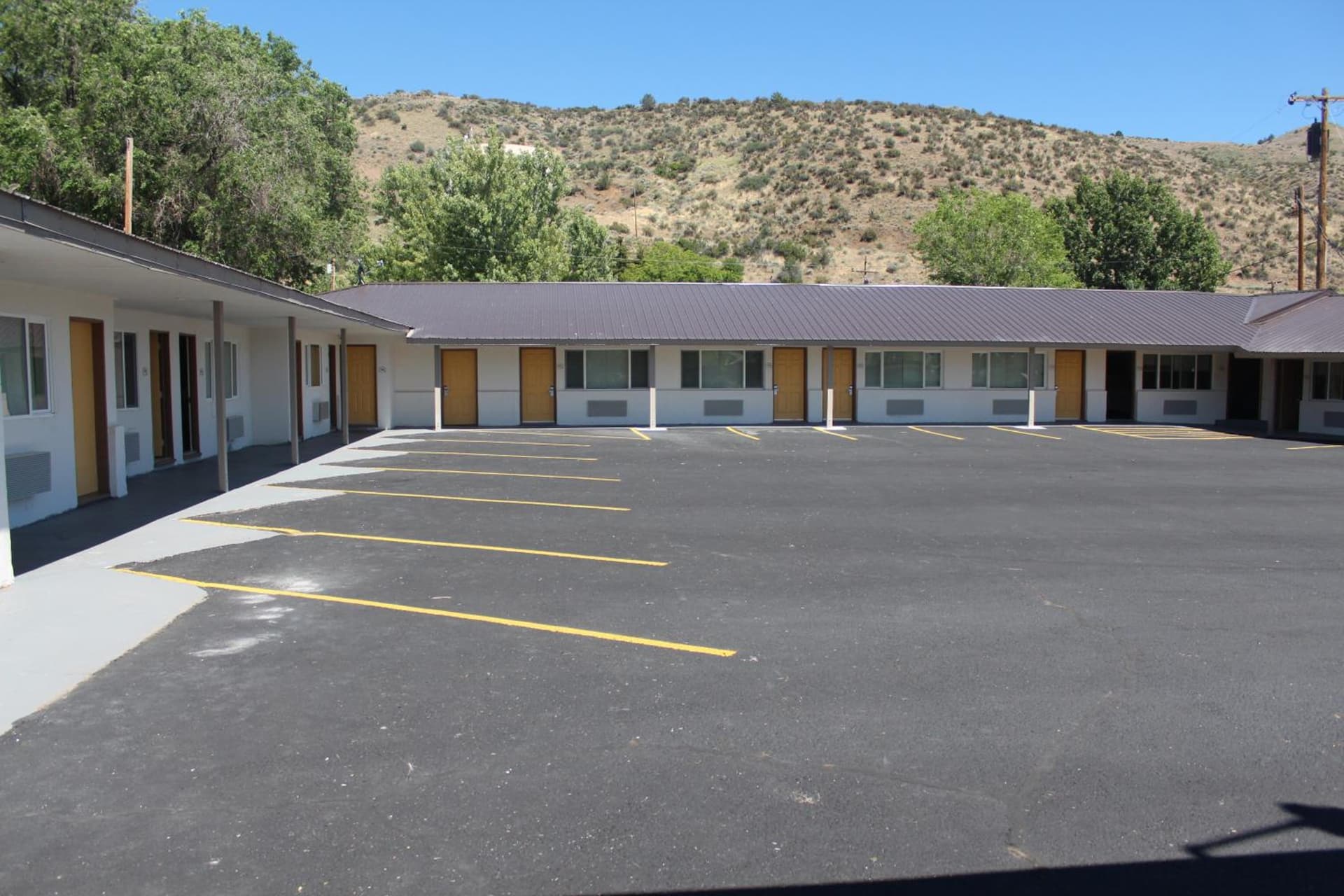 Oregon Trail Inn and Suites interior in Lakeview, OR — gallery photo 2