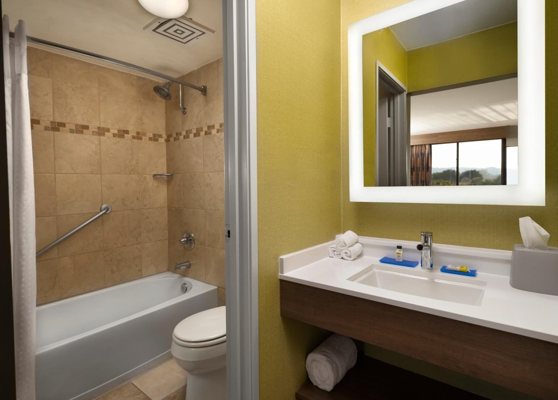 Holiday Inn Express at Monterey Bay by IHG gallery photo in Seaside, CA — image 33