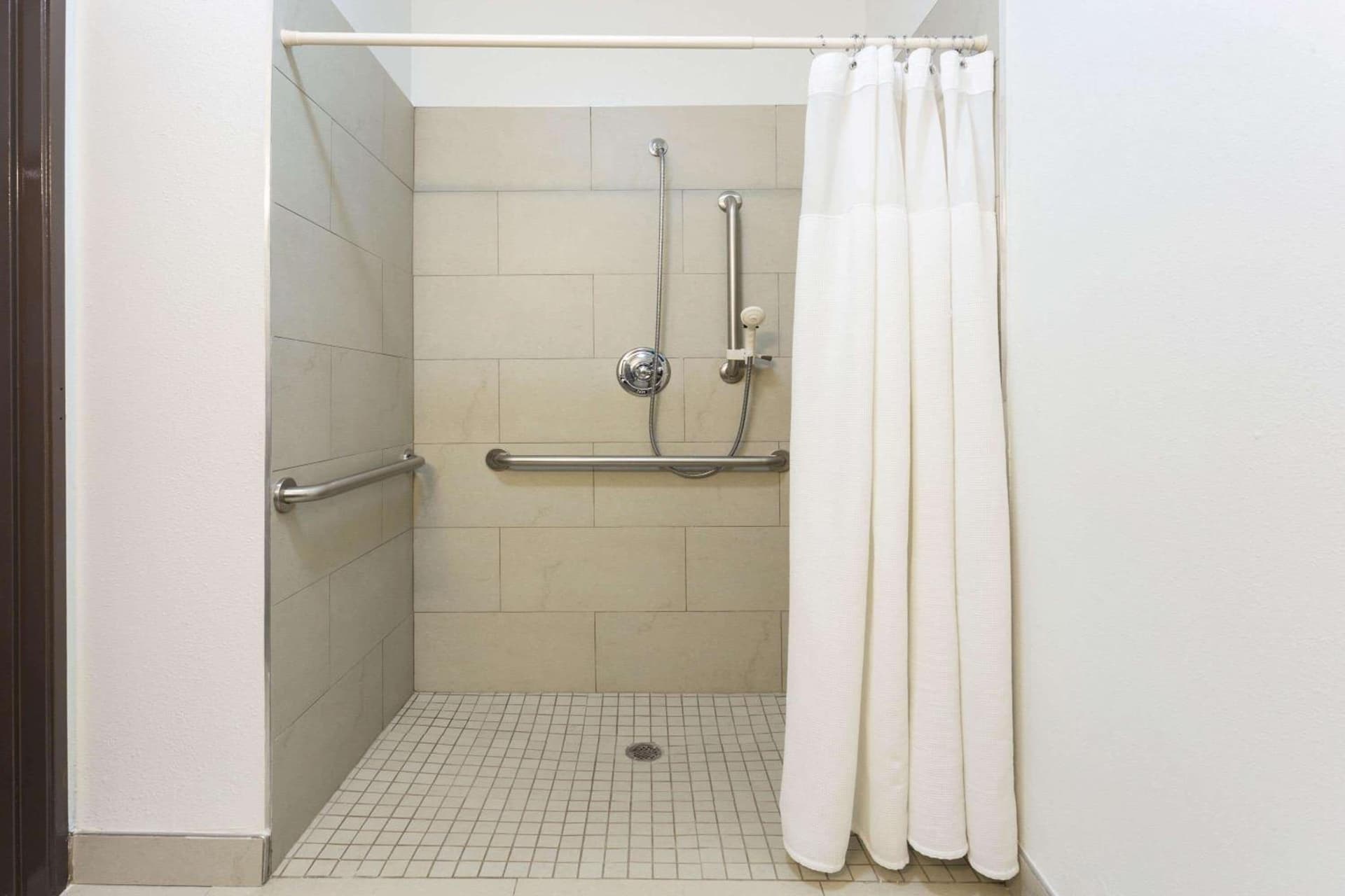 Wingate by Wyndham Gurnee gallery photo in Gurnee, IL — image 32