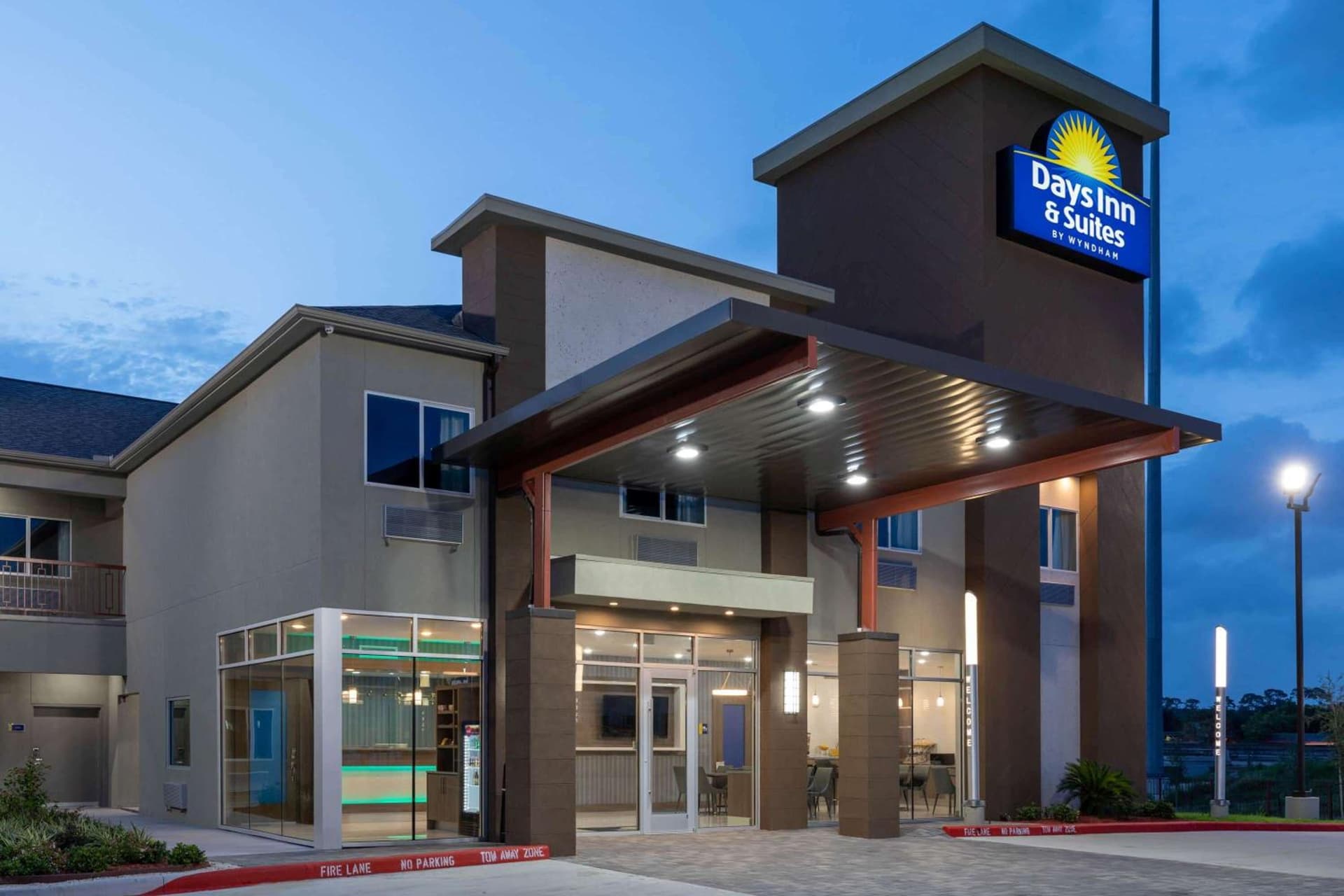 Days Inn & Suites by Wyndham Downtown/University of Houston featured exterior or lobby in Houston, TX — similar hotel