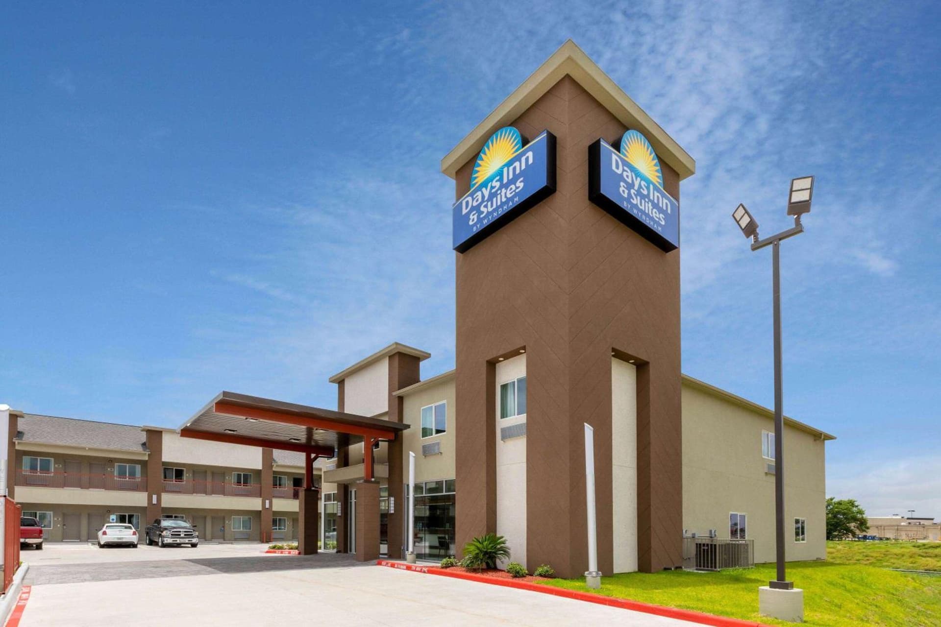 Days Inn & Suites by Wyndham Downtown/University of Houston interior in Houston, TX — gallery photo 2