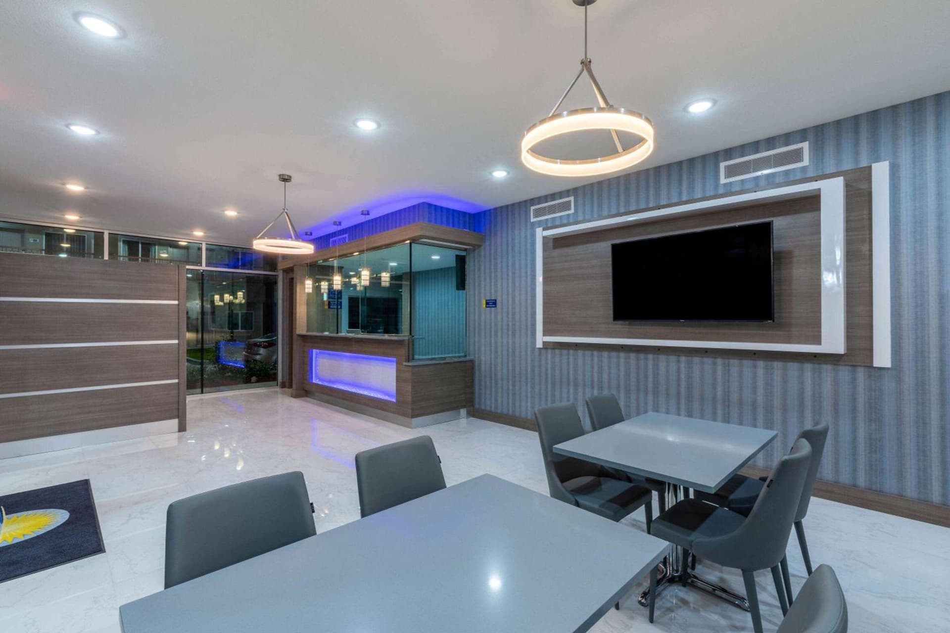 Days Inn & Suites by Wyndham Downtown/University of Houston property views in Houston, TX — gallery photo 3