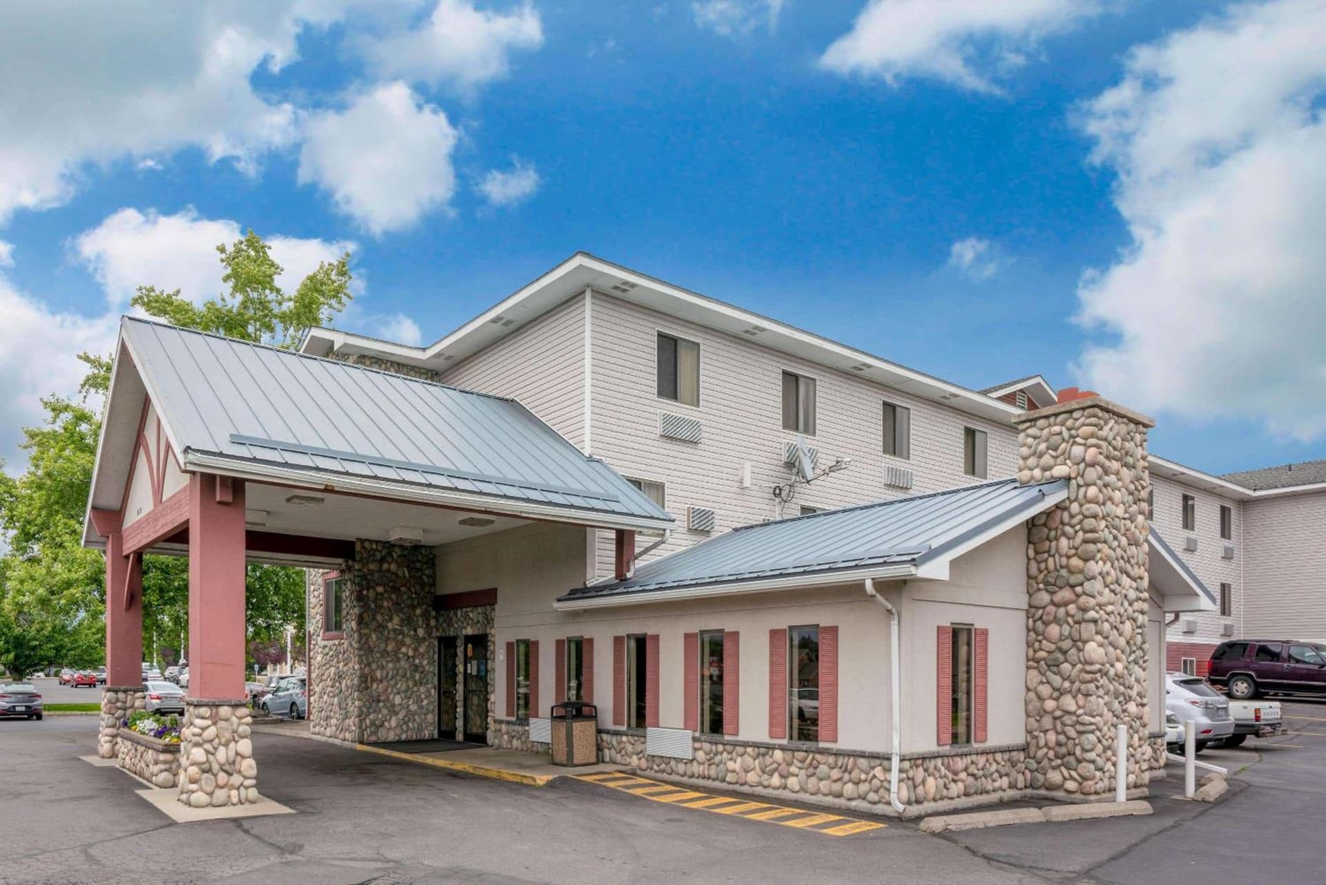 Super 8 by Wyndham Spokane Valley interior in Spokane Valley, WA — gallery photo 2