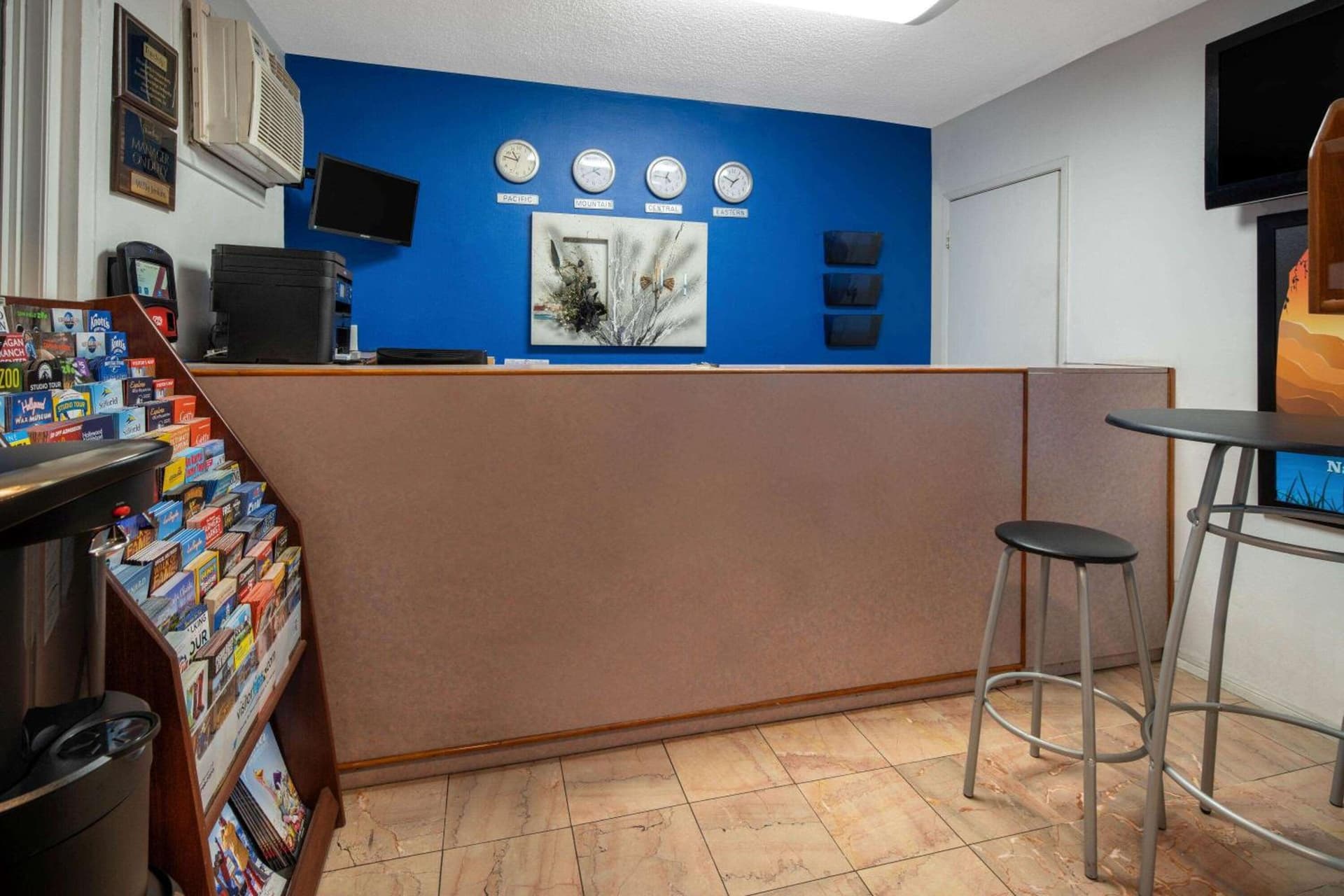 Travelodge by Wyndham Burbank-Glendale property views in Burbank, CA — gallery photo 3