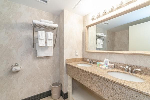 Bellissimo Hotel, Trademark by Wyndham Near Foxwoods Casino gallery photo in North Stonington — image 27