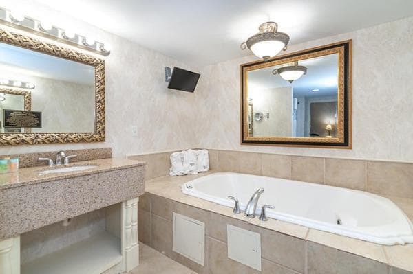 Bellissimo Hotel, Trademark by Wyndham Near Foxwoods Casino gallery photo in North Stonington — image 19