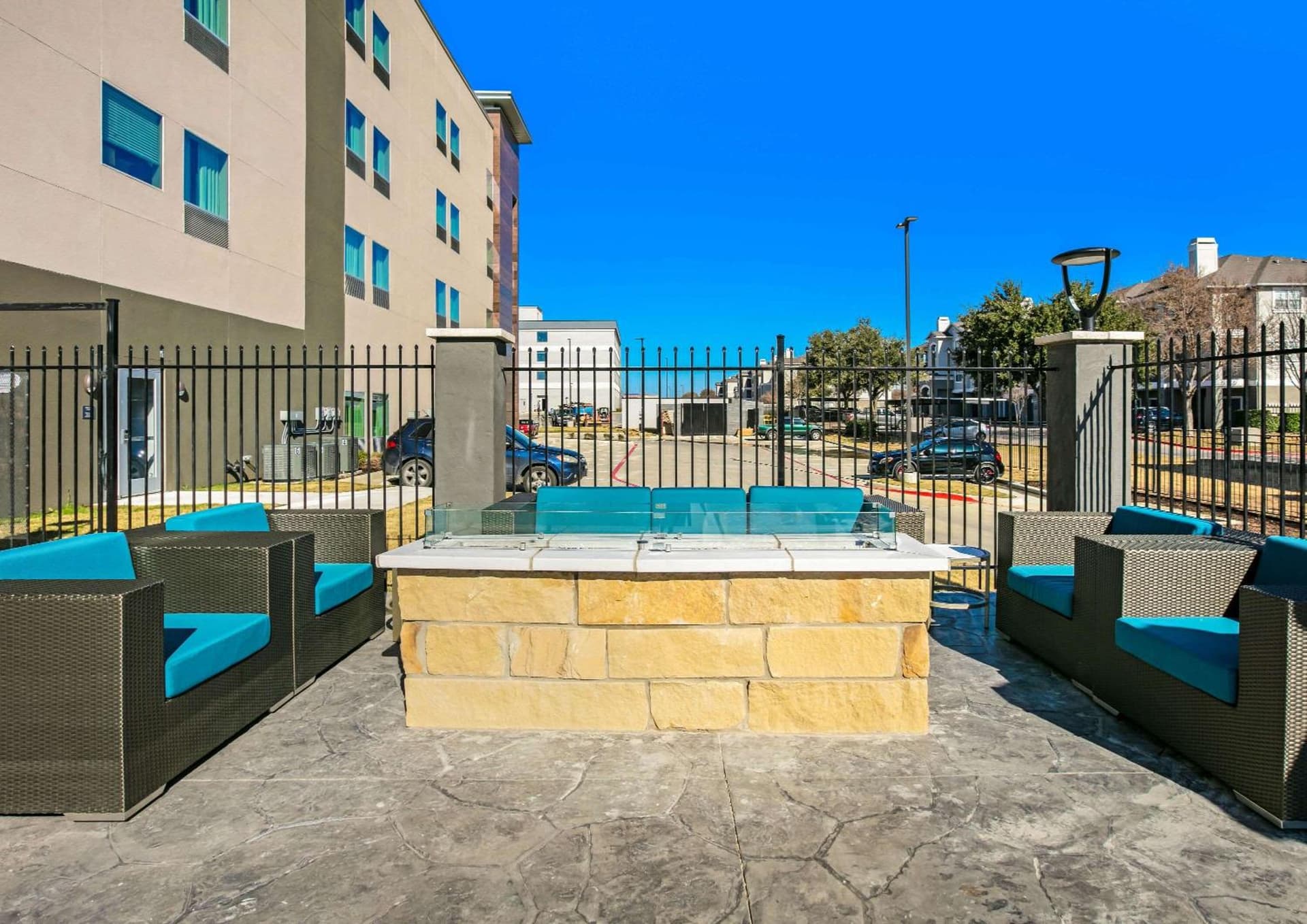 La Quinta Inn & Suites by Wyndham DFW West-Glade Parks gallery photo in Euless, TX — image 17