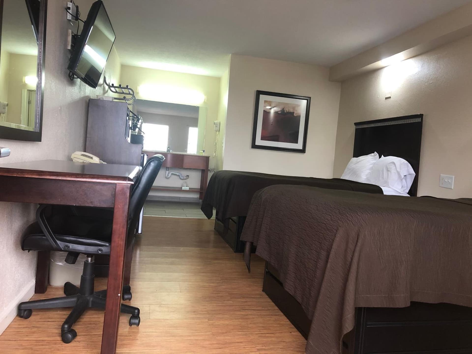 Crossroads Inn interior in Lebanon, IN — gallery photo 2