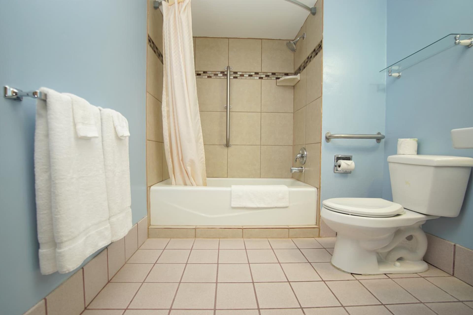Royal Inn Hudson I-94 gallery photo in Hudson, WI — image 4