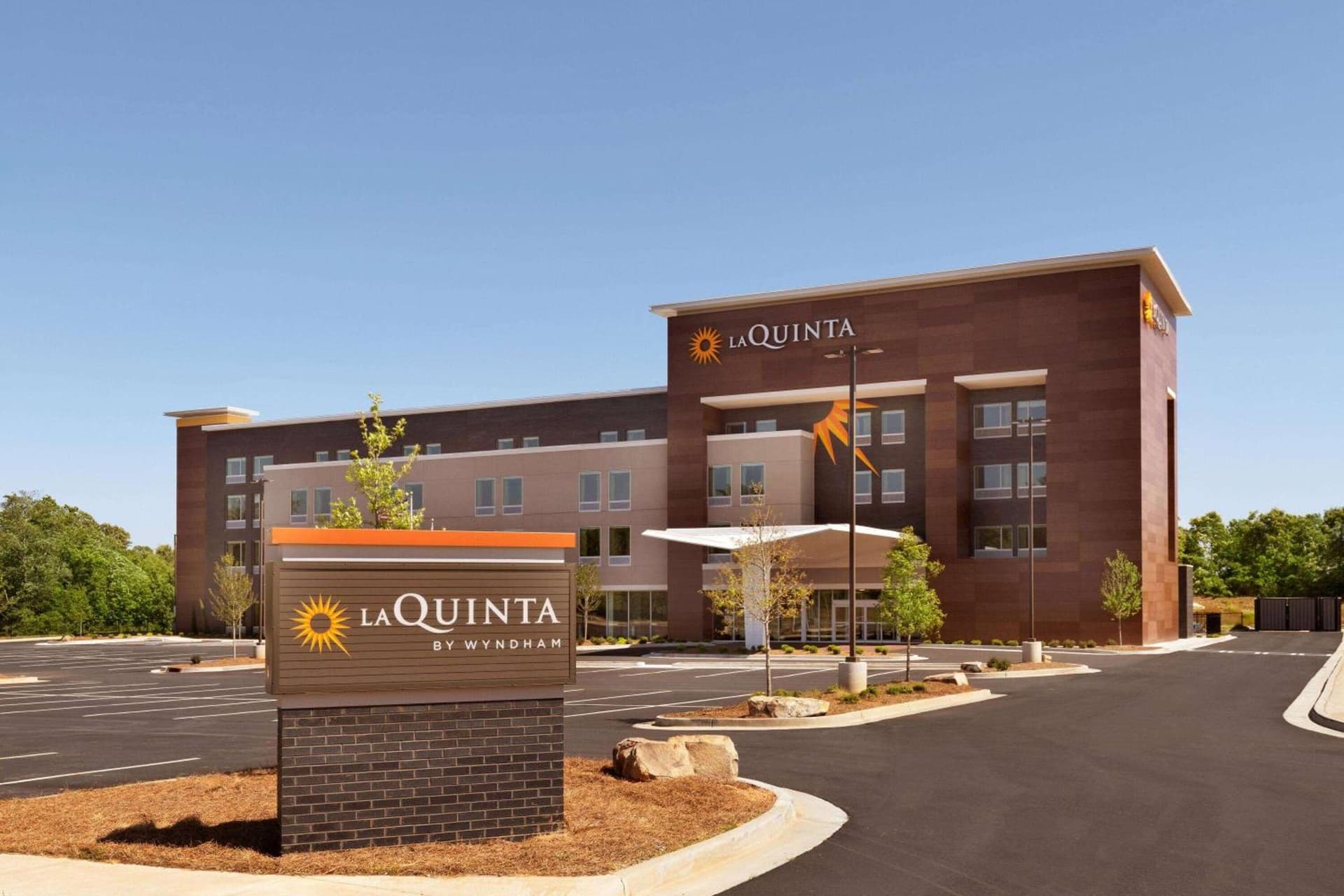 La Quinta Inn & Suites by Wyndham Braselton featured exterior or lobby in Braselton, GA — similar hotel