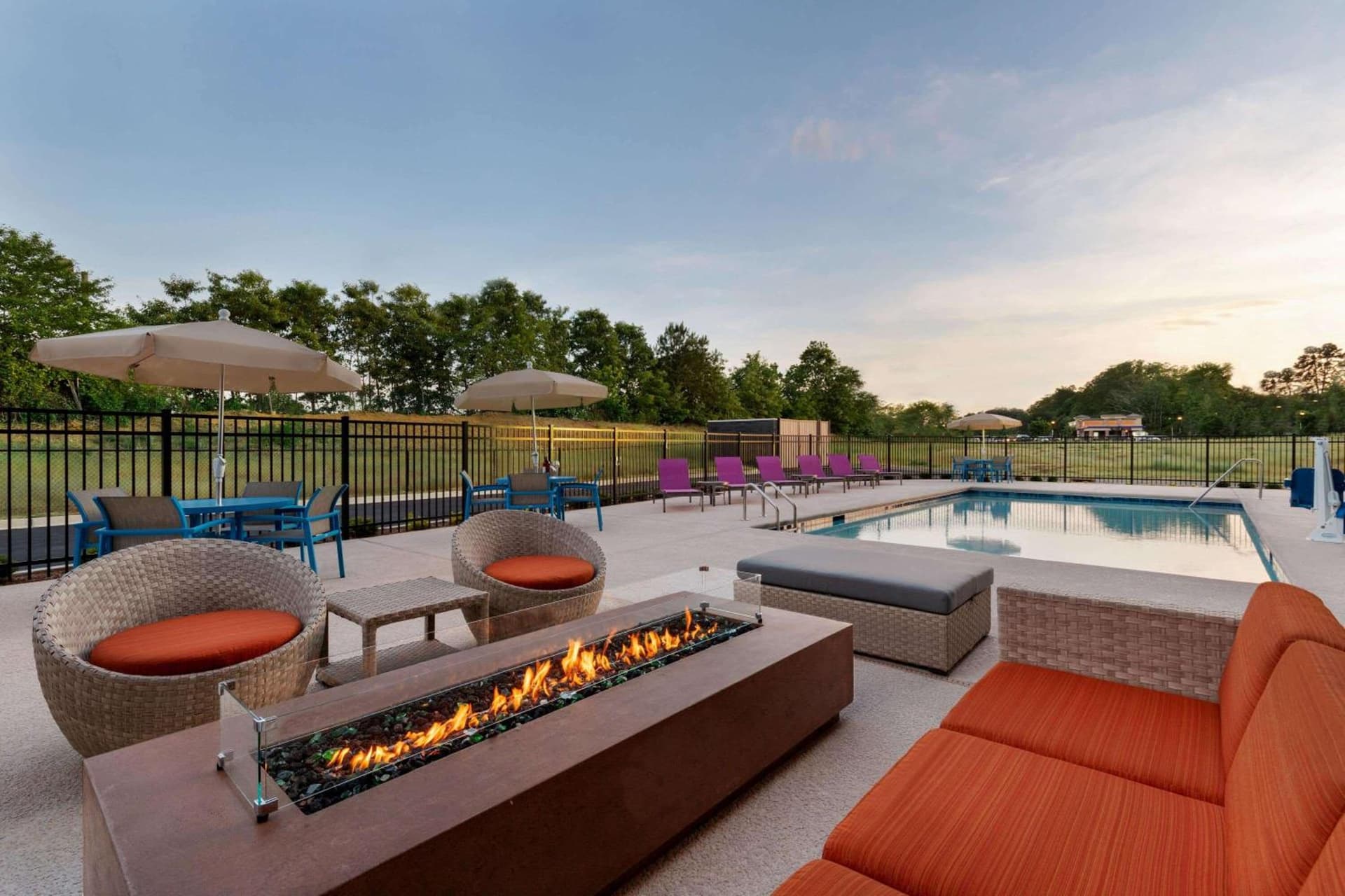 La Quinta Inn & Suites by Wyndham Braselton gallery photo in Braselton, GA — image 93