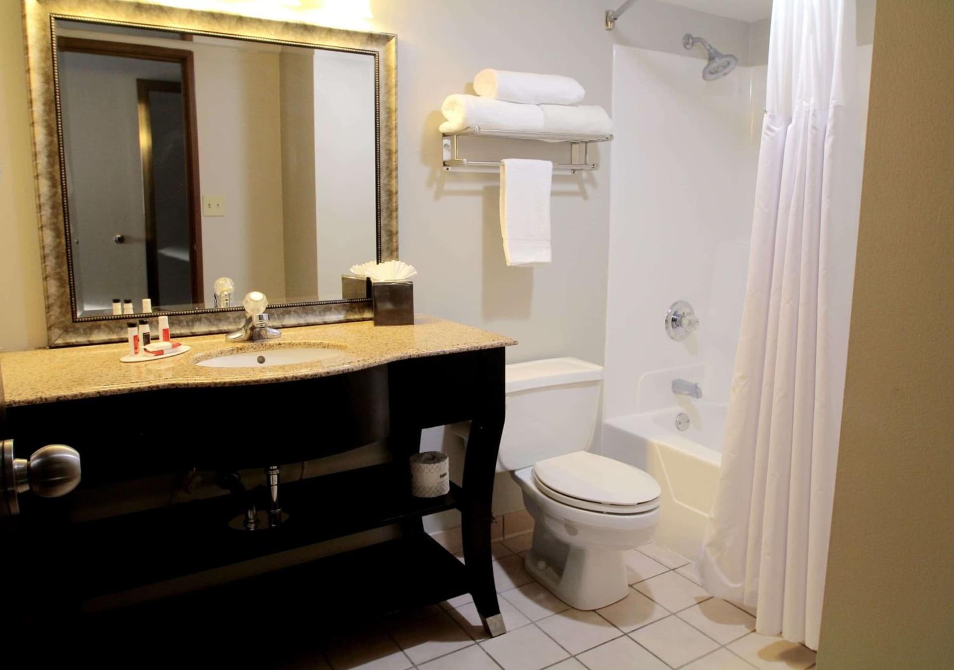 Baymont by Wyndham Lafayette - Purdue University interior in Lafayette, IN — gallery photo 2