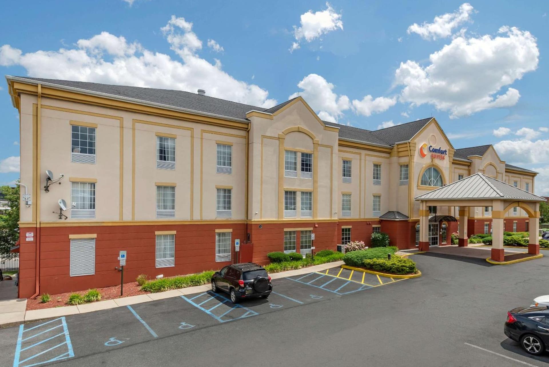 Comfort Suites Newark - Harrison interior in Newark, NJ — gallery photo 2