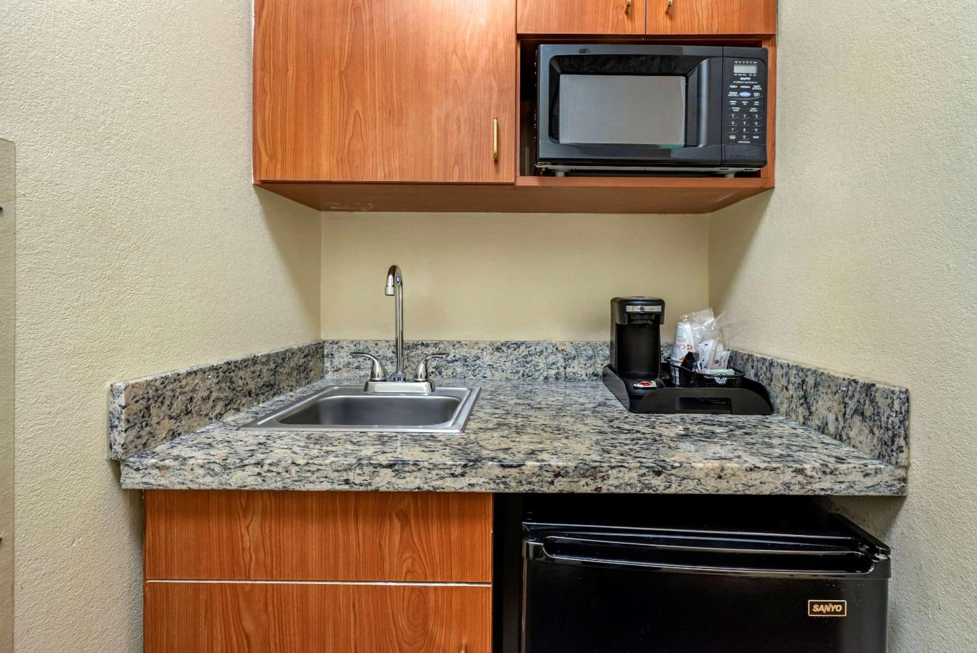 Comfort Suites Newark - Harrison gallery photo in Newark, NJ — image 16