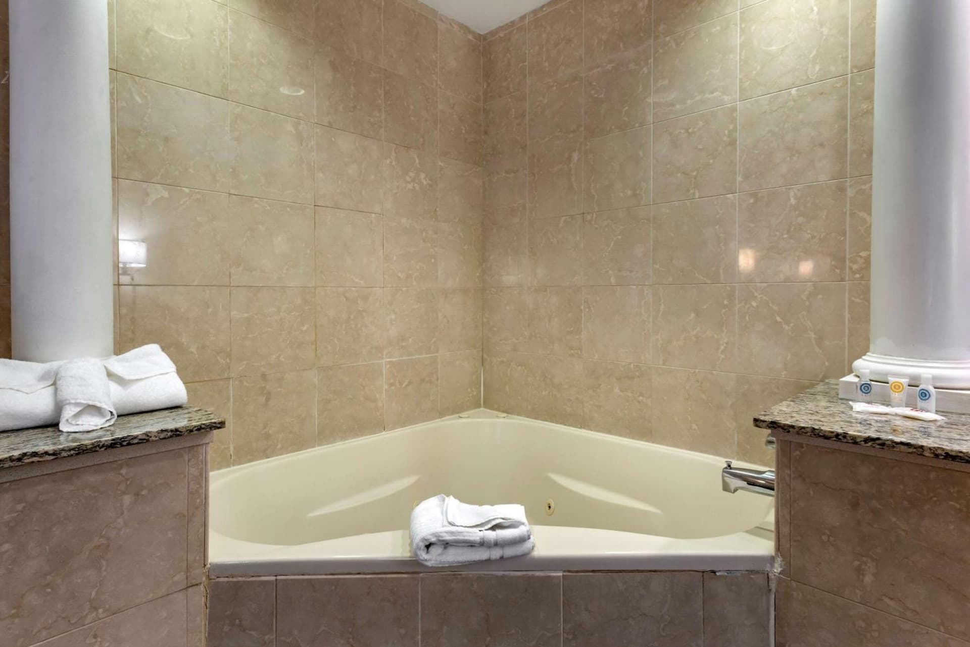 Comfort Suites Newark - Harrison gallery photo in Newark, NJ — image 17