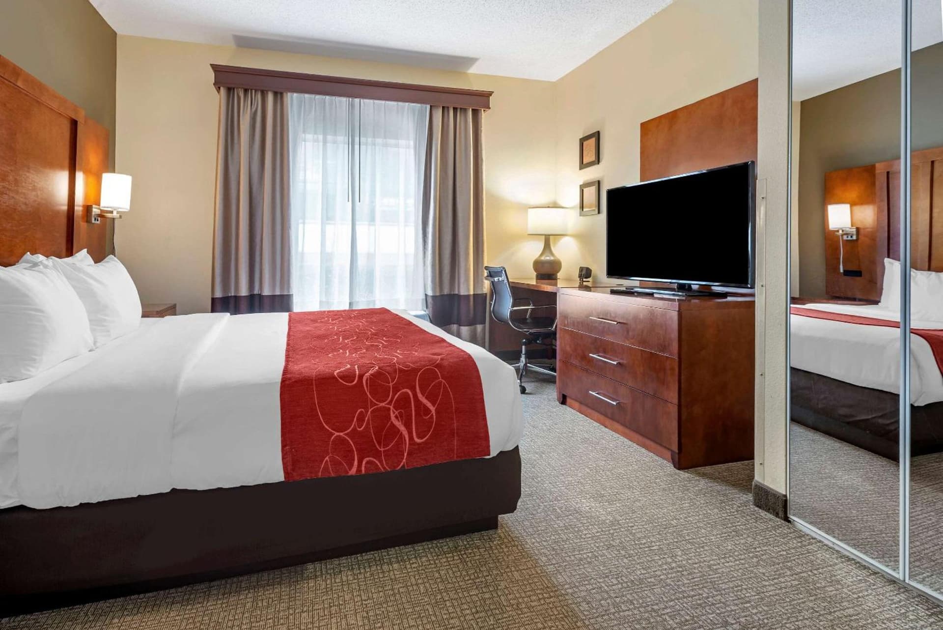 Comfort Suites Newark - Harrison gallery photo in Newark, NJ — image 13