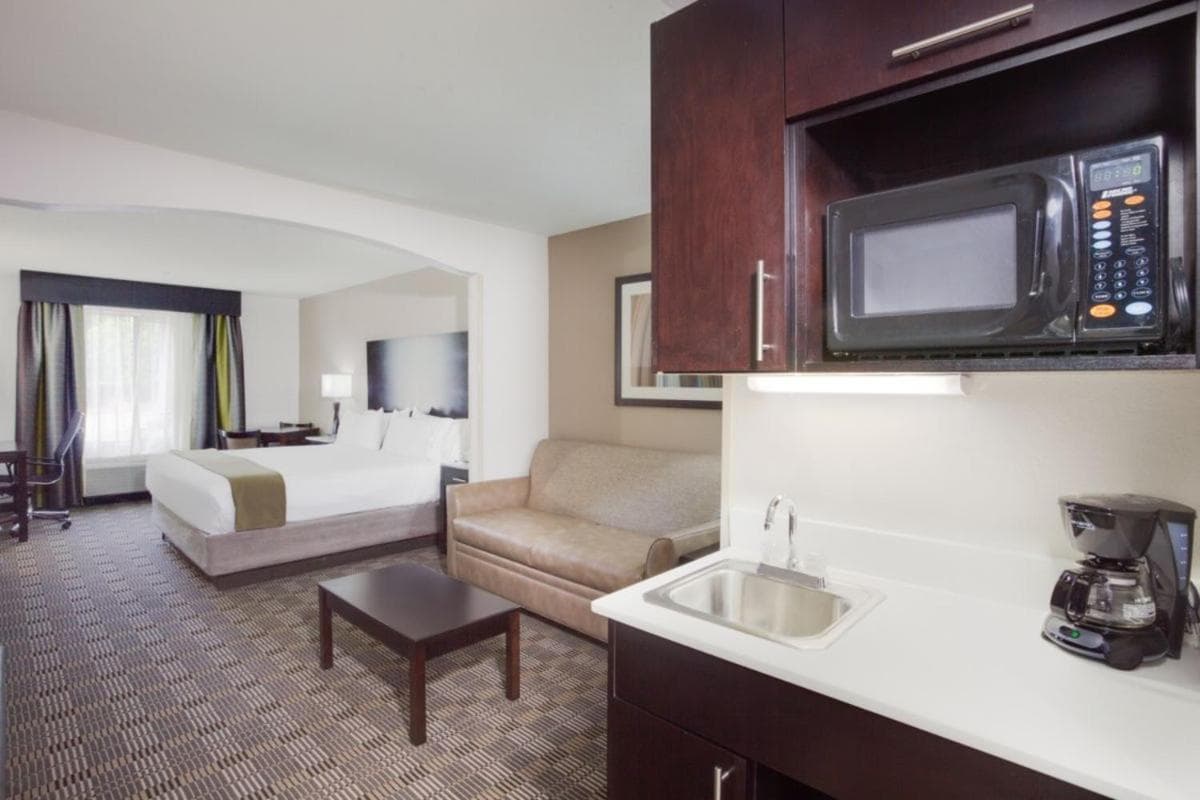 Holiday Inn Express Hotel & Suites Mebane by IHG interior in Mebane, NC — gallery photo 2