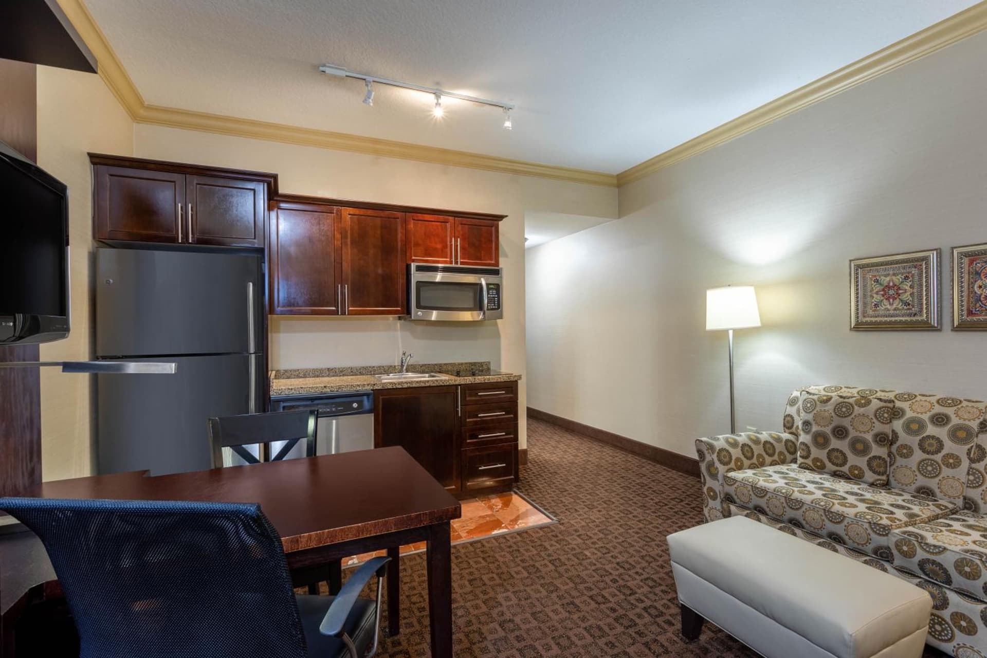 Hawthorn Extended Stay by Wyndham West Palm Beach Airport gallery photo in West Palm Beach, FL — image 13