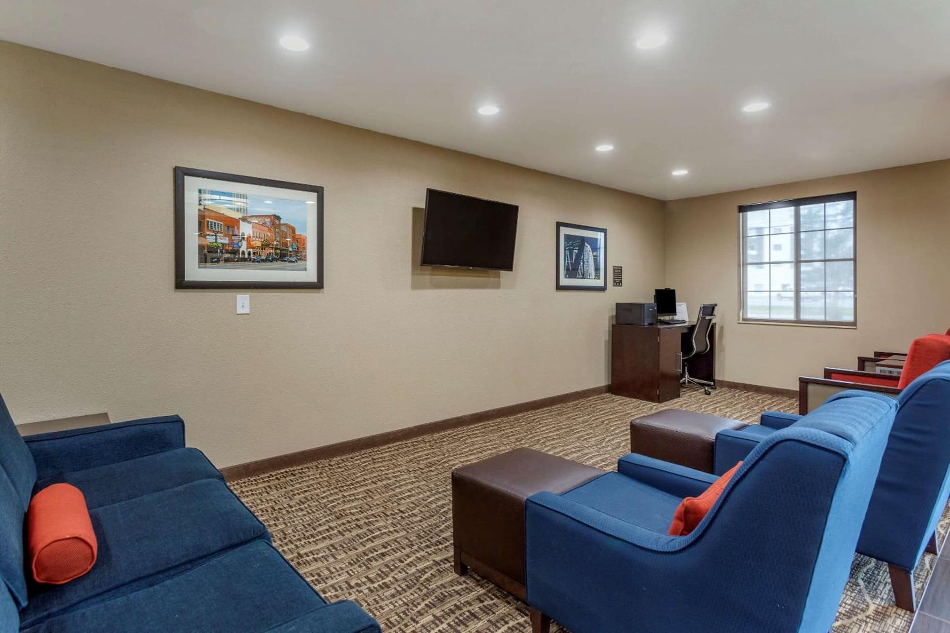 Comfort Suites Clarksville near Governors Square Mall gallery photo in Clarksville, TN — image 11