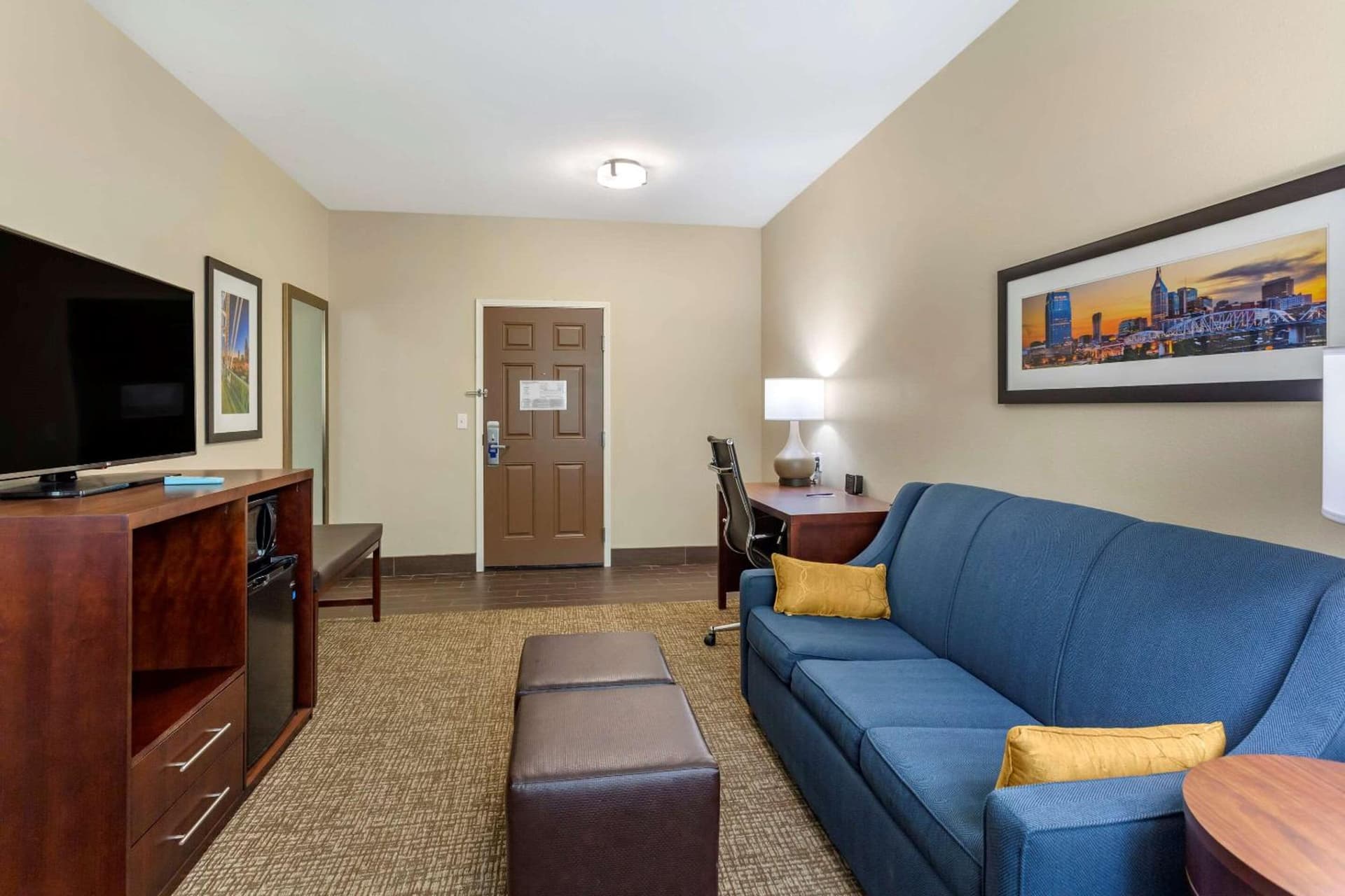 Comfort Suites Clarksville near Governors Square Mall property views in Clarksville, TN — gallery photo 3
