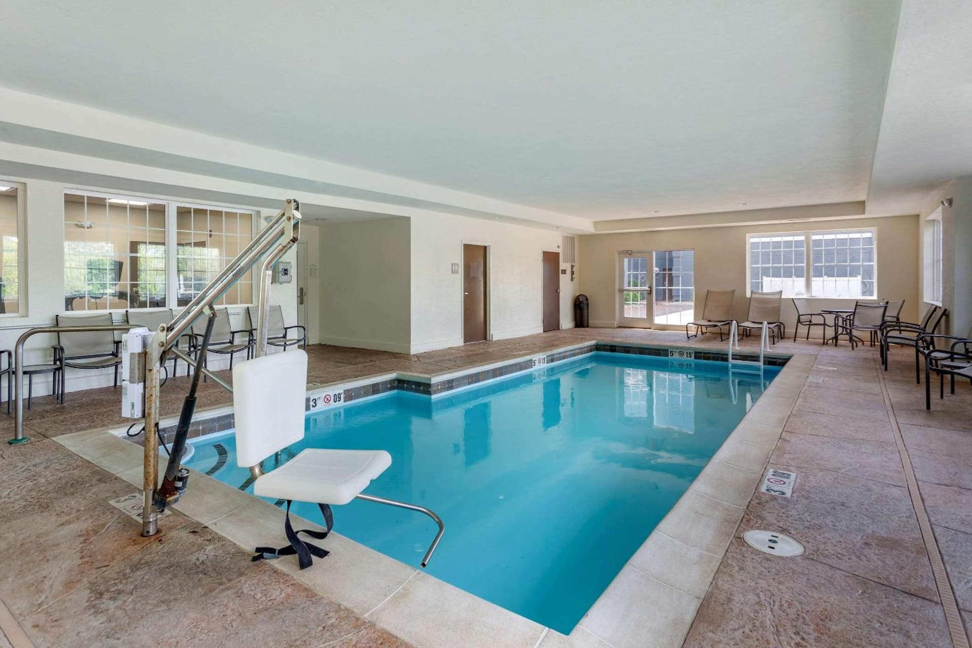 Comfort Suites Clarksville near Governors Square Mall gallery photo in Clarksville, TN — image 6