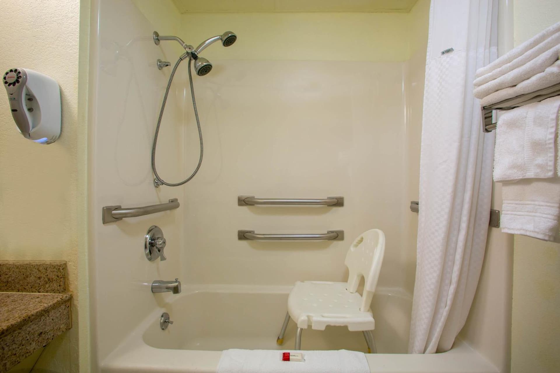 Baymont by Wyndham Springfield South Hwy 65 gallery photo in Springfield, MO — image 13