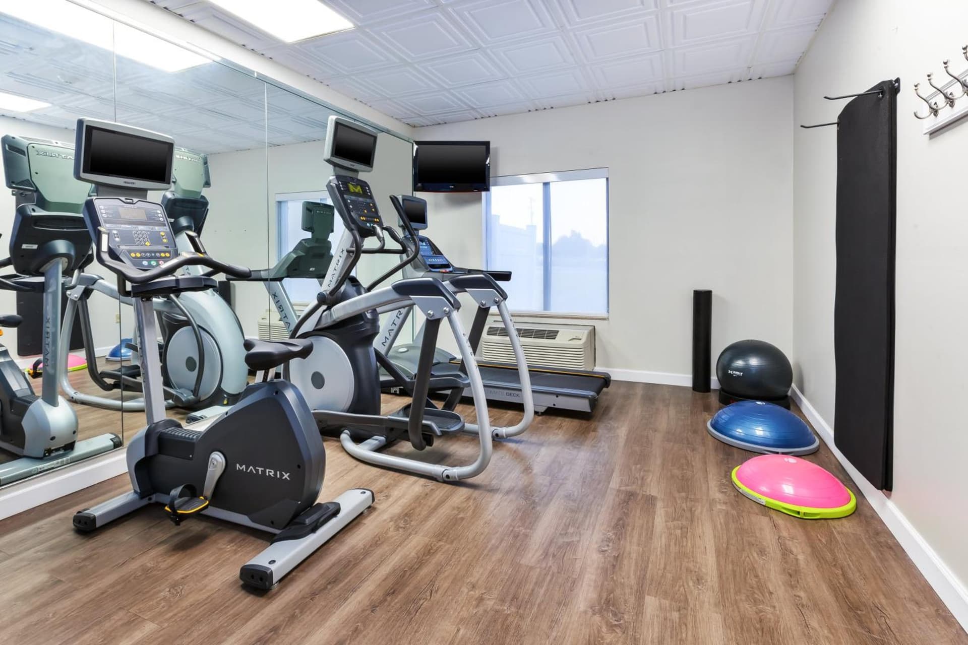 Holiday Inn Express and Suites Three Rivers by IHG gallery photo in Three Rivers, MI — image 21