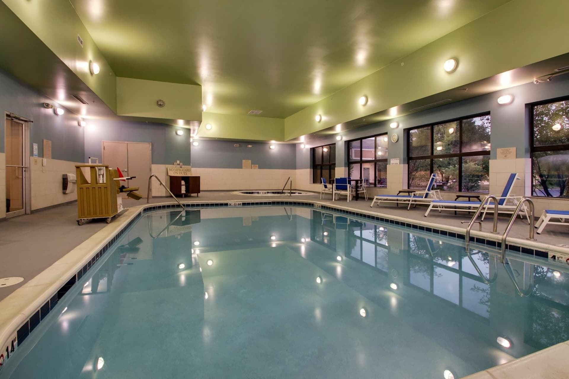 Holiday Inn Express Hotel & Suites Morris by IHG gallery photo in Morris, IL — image 13