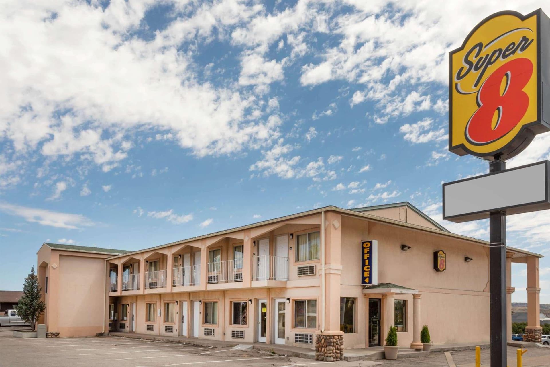 Super 8 by Wyndham Evanston — hotel in Evanston, Wyoming