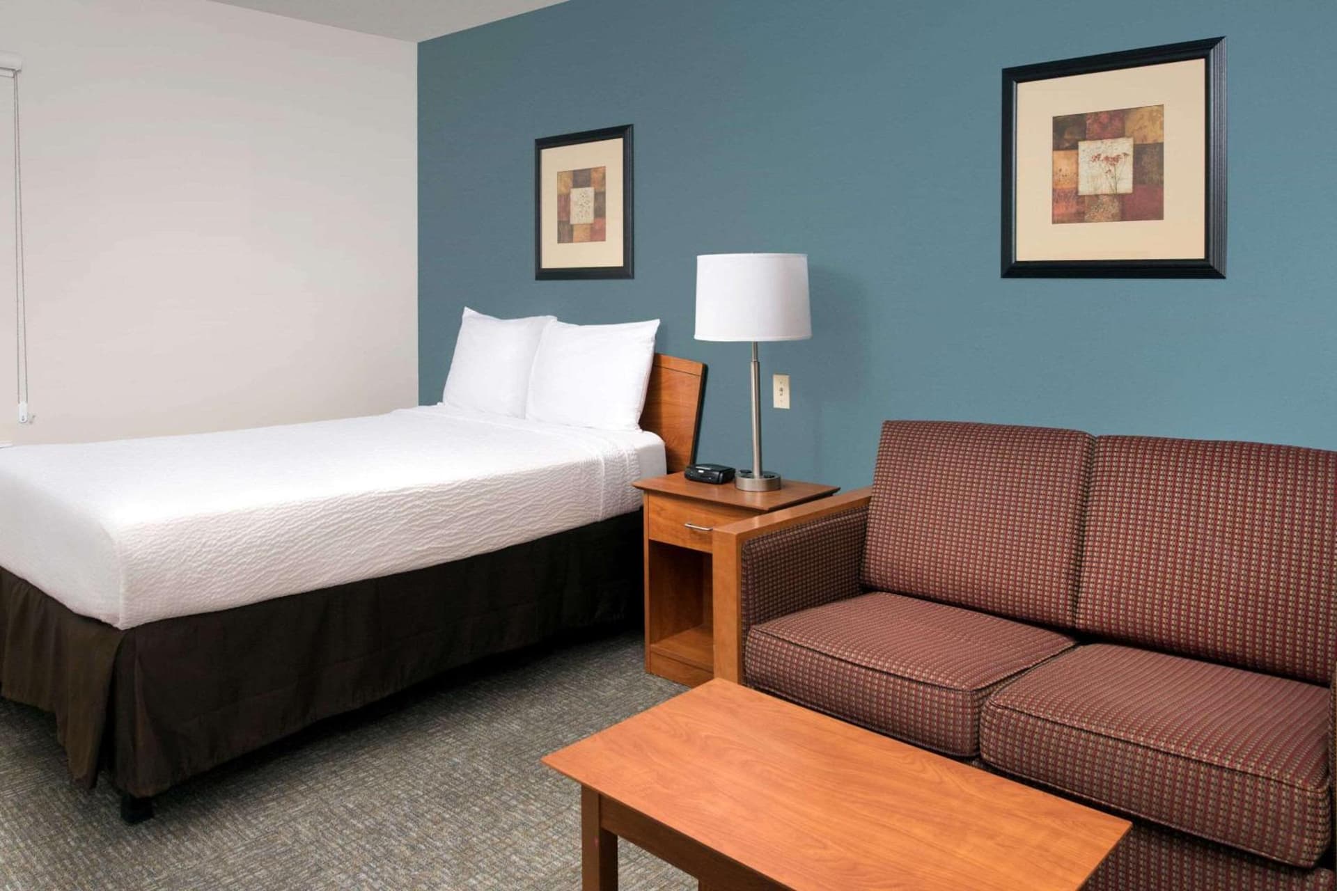 WoodSpring Suites Gainesville I-75 gallery photo in Gainesville, FL — image 9