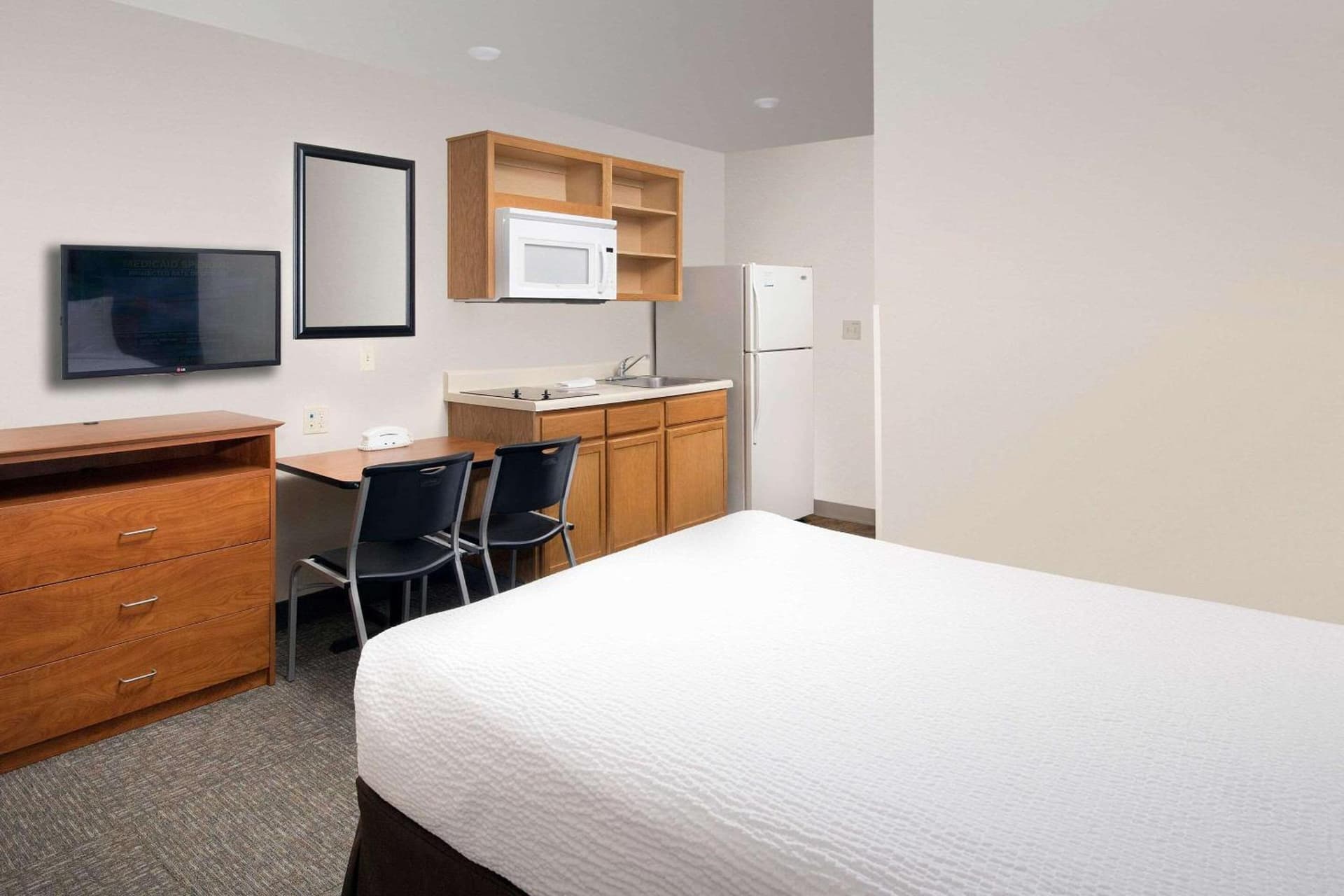 WoodSpring Suites Gainesville I-75 gallery photo in Gainesville, FL — image 7