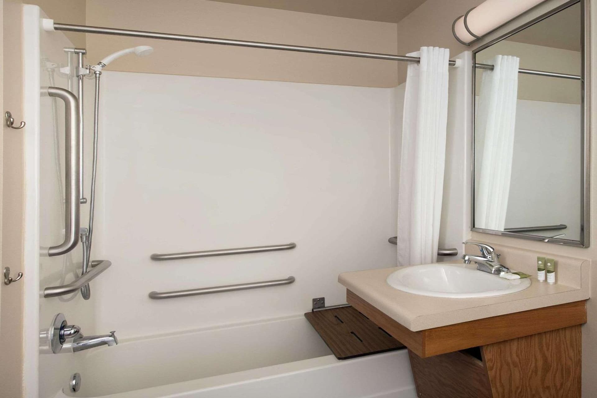 WoodSpring Suites Gainesville I-75 gallery photo in Gainesville, FL — image 14