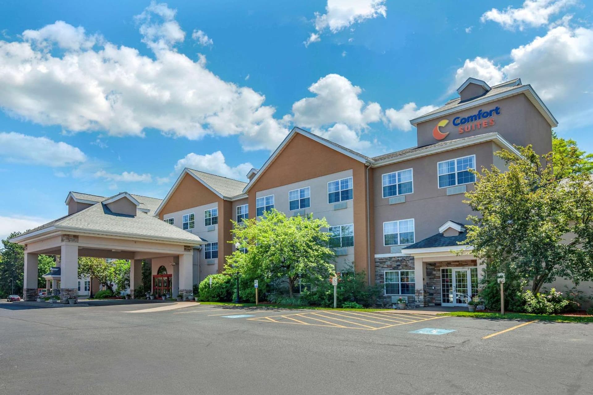 Comfort Suites Marquette featured exterior or lobby in Marquette, MI — similar hotel
