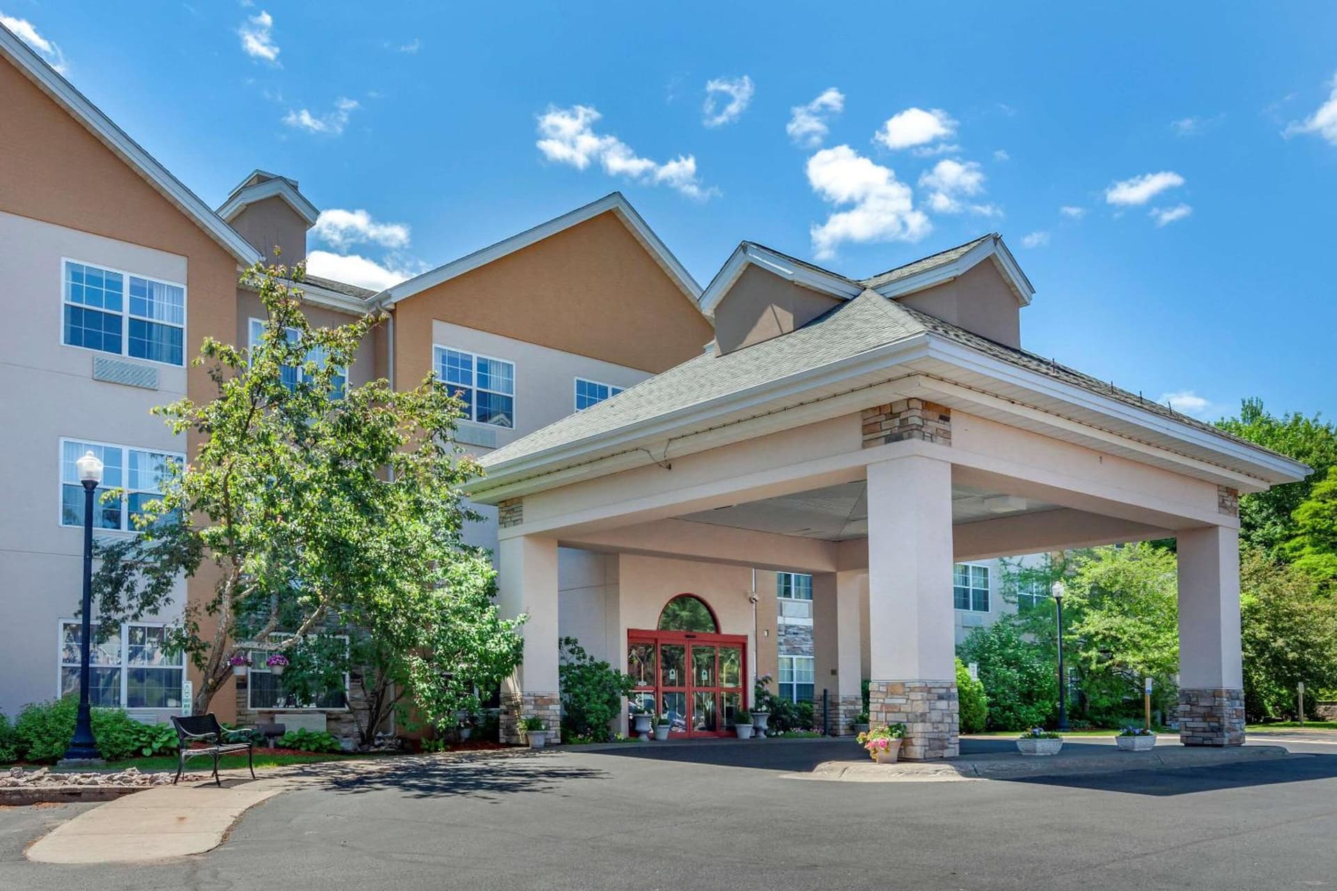 Comfort Suites Marquette interior in Marquette, MI — gallery photo 2