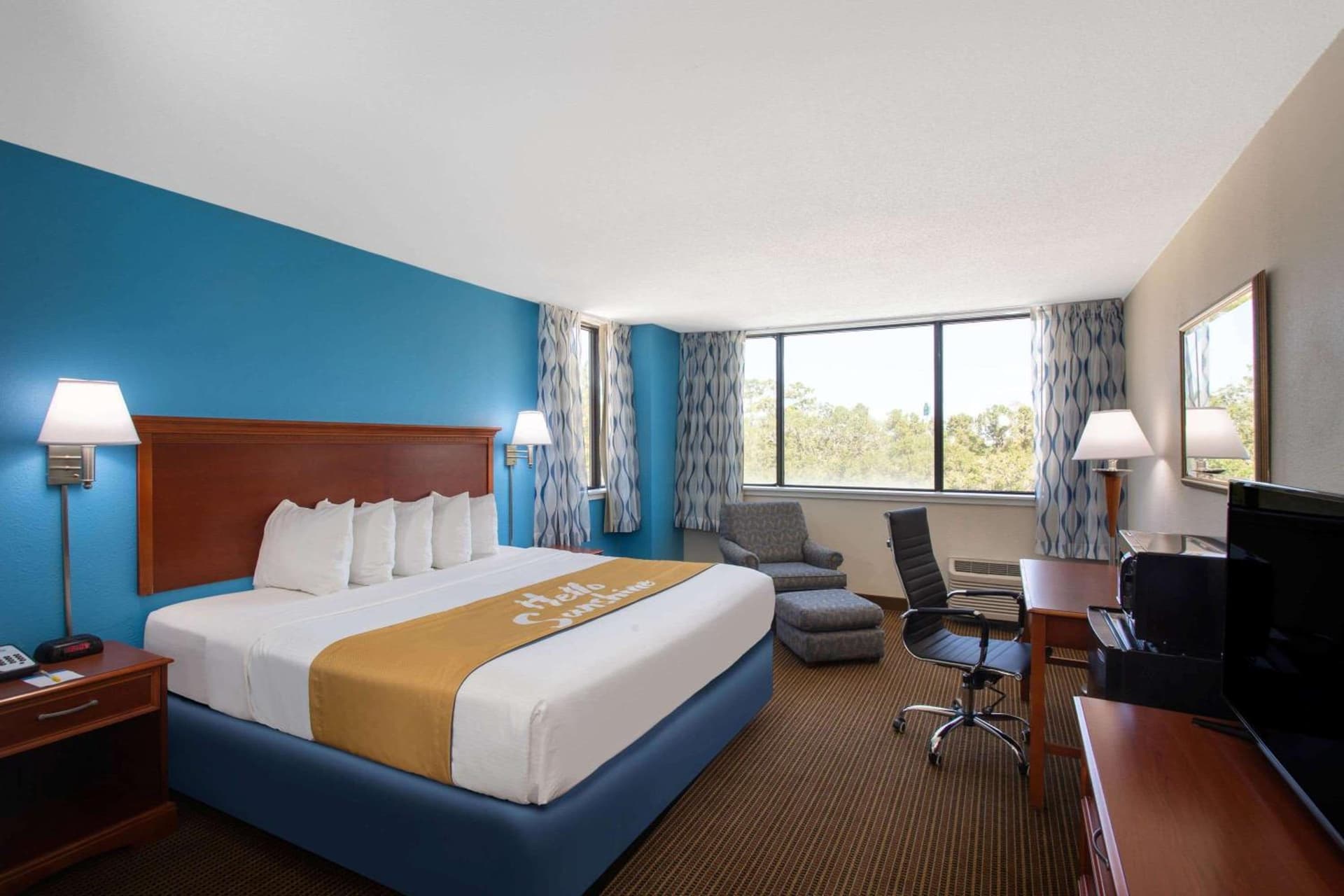 Days Inn & Suites by Wyndham Tallahassee Conf Center I-10 interior in Tallahassee, FL — gallery photo 2