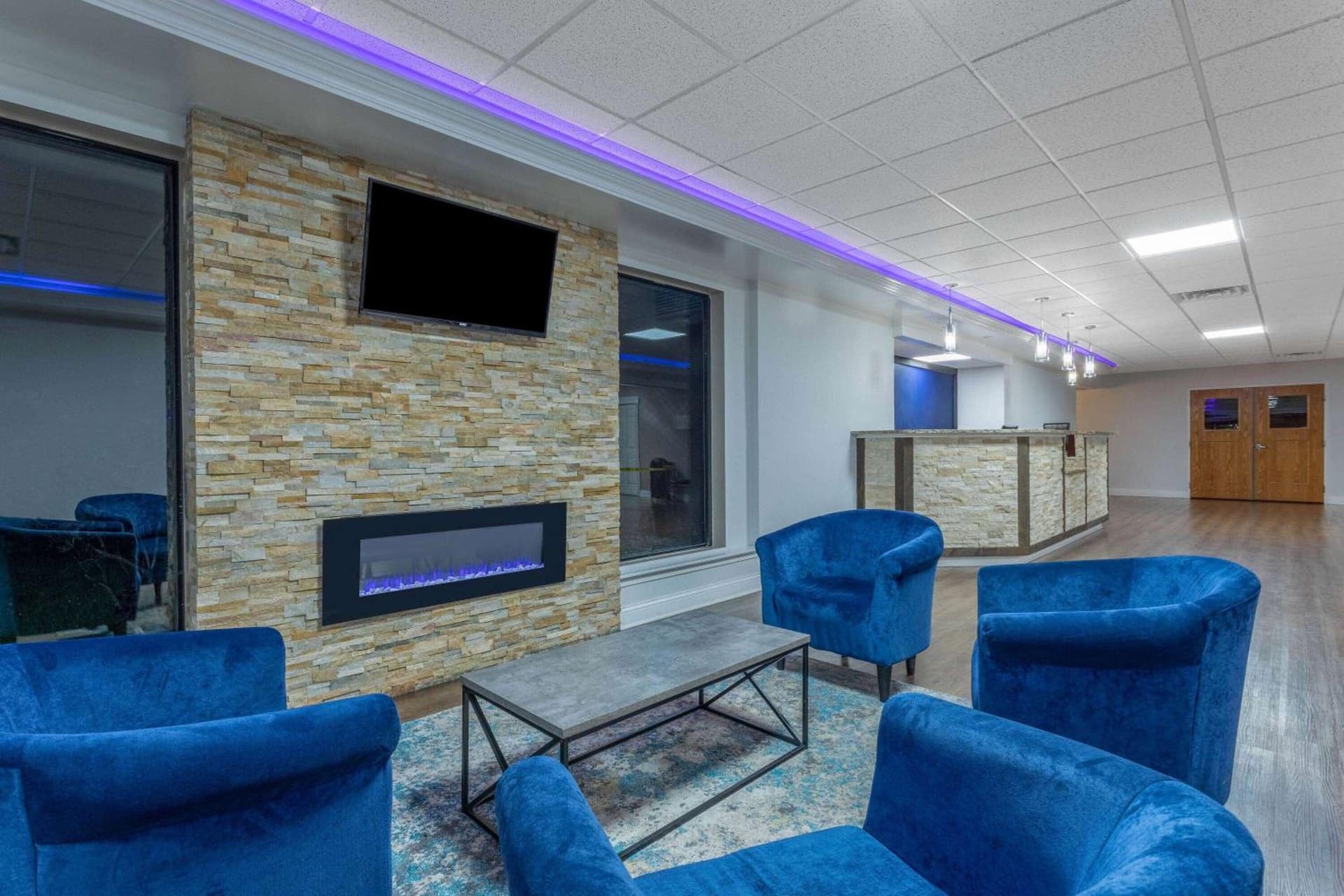 Days Inn and Suites by Wyndham Hammond, IN property views in Hammond, IN — gallery photo 3