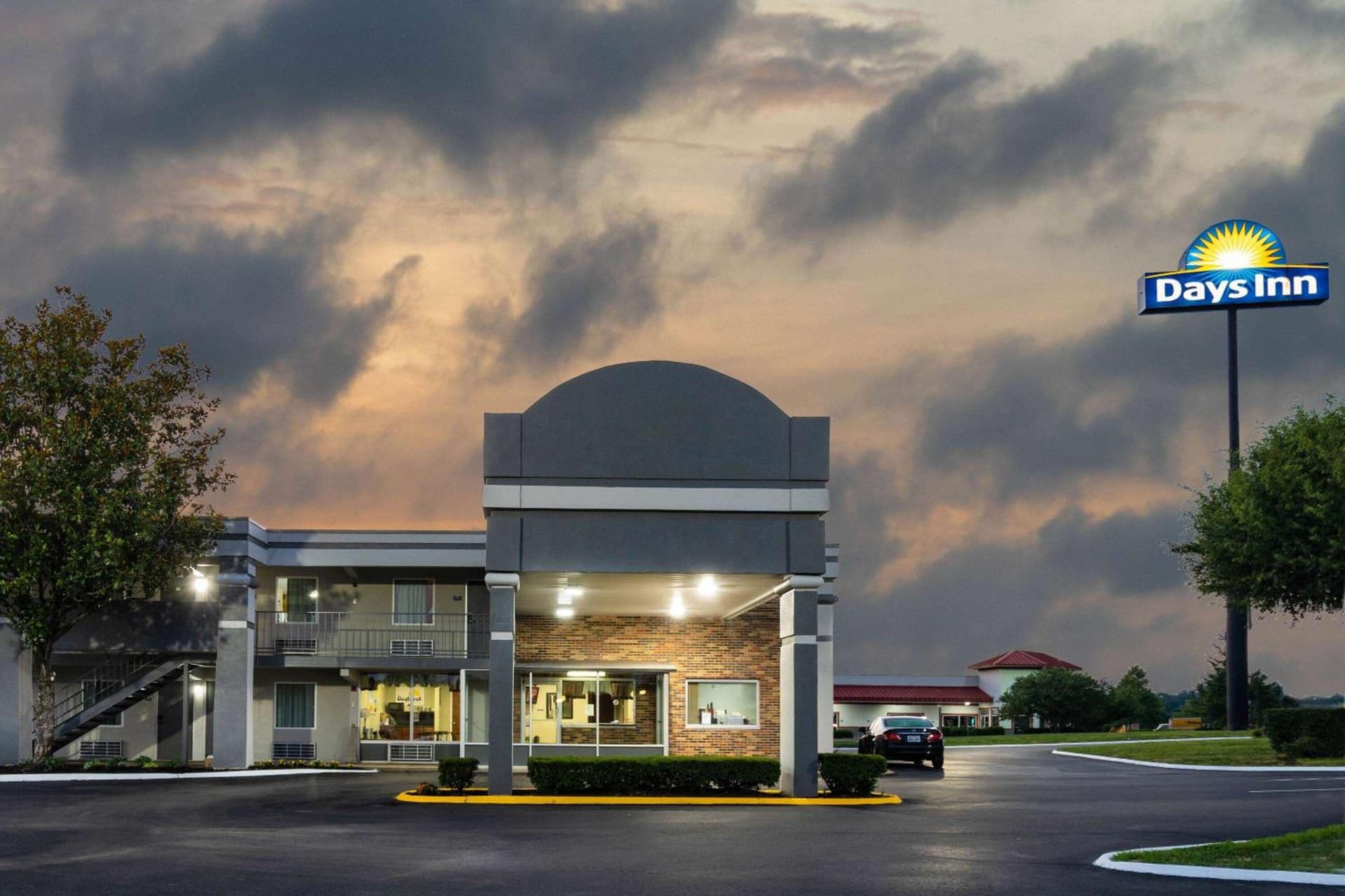 Days Inn by Wyndham Clarksville TN property views in Clarksville, TN — gallery photo 3