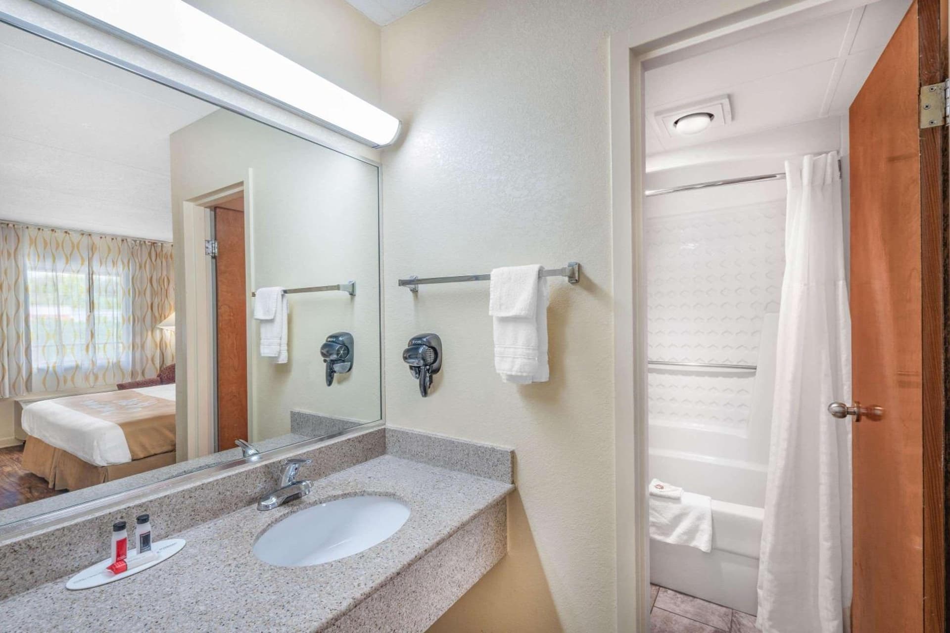 Days Inn by Wyndham Clarksville TN gallery photo in Clarksville, TN — image 24